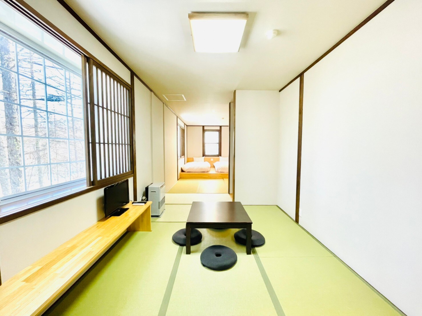 102 Japanese-style room with a small bed with a washroom