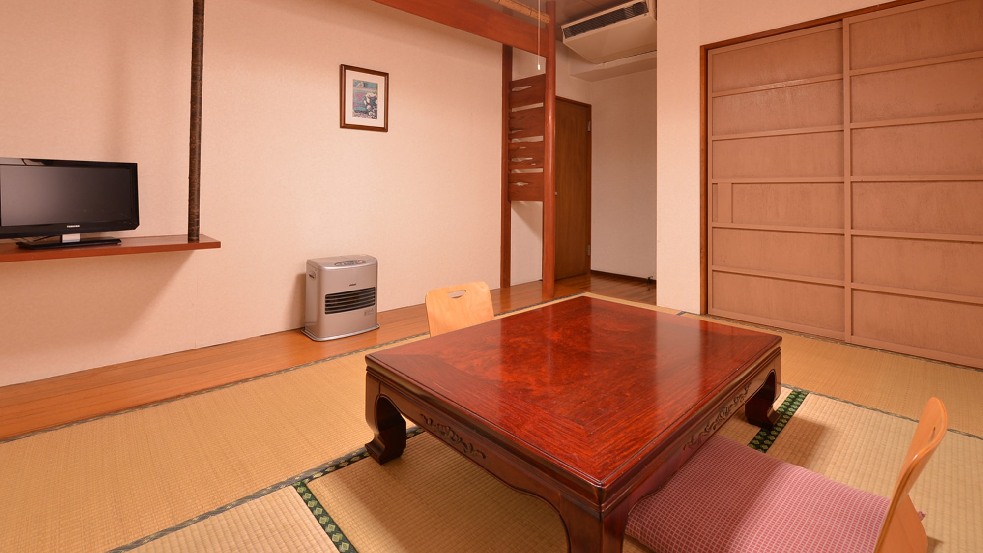 *Japanese-style room (example of a guest room)/Enjoy a sociable time in a room with the faint scent of tatami mats.