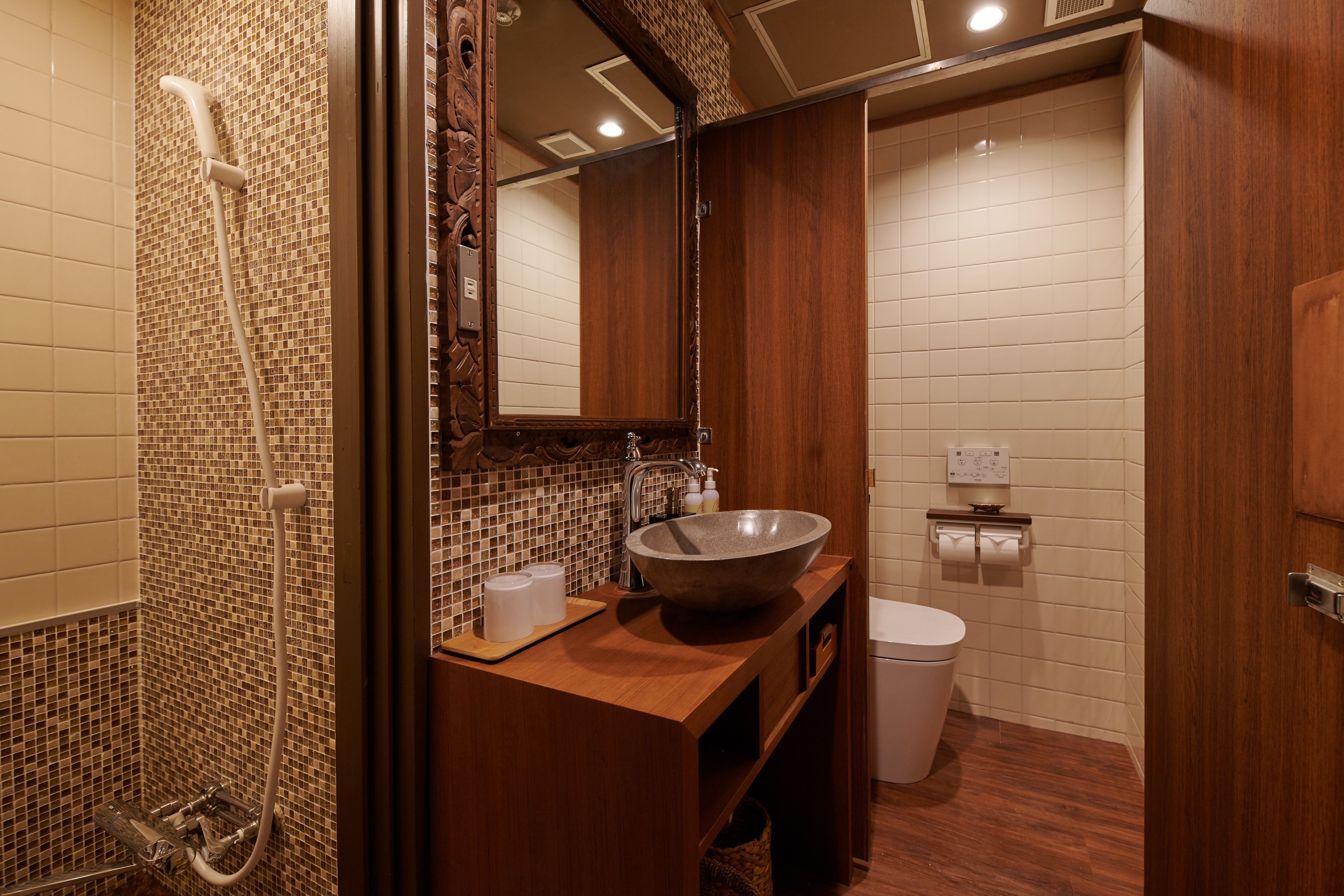 Tana - Raised floor shower room and toilet