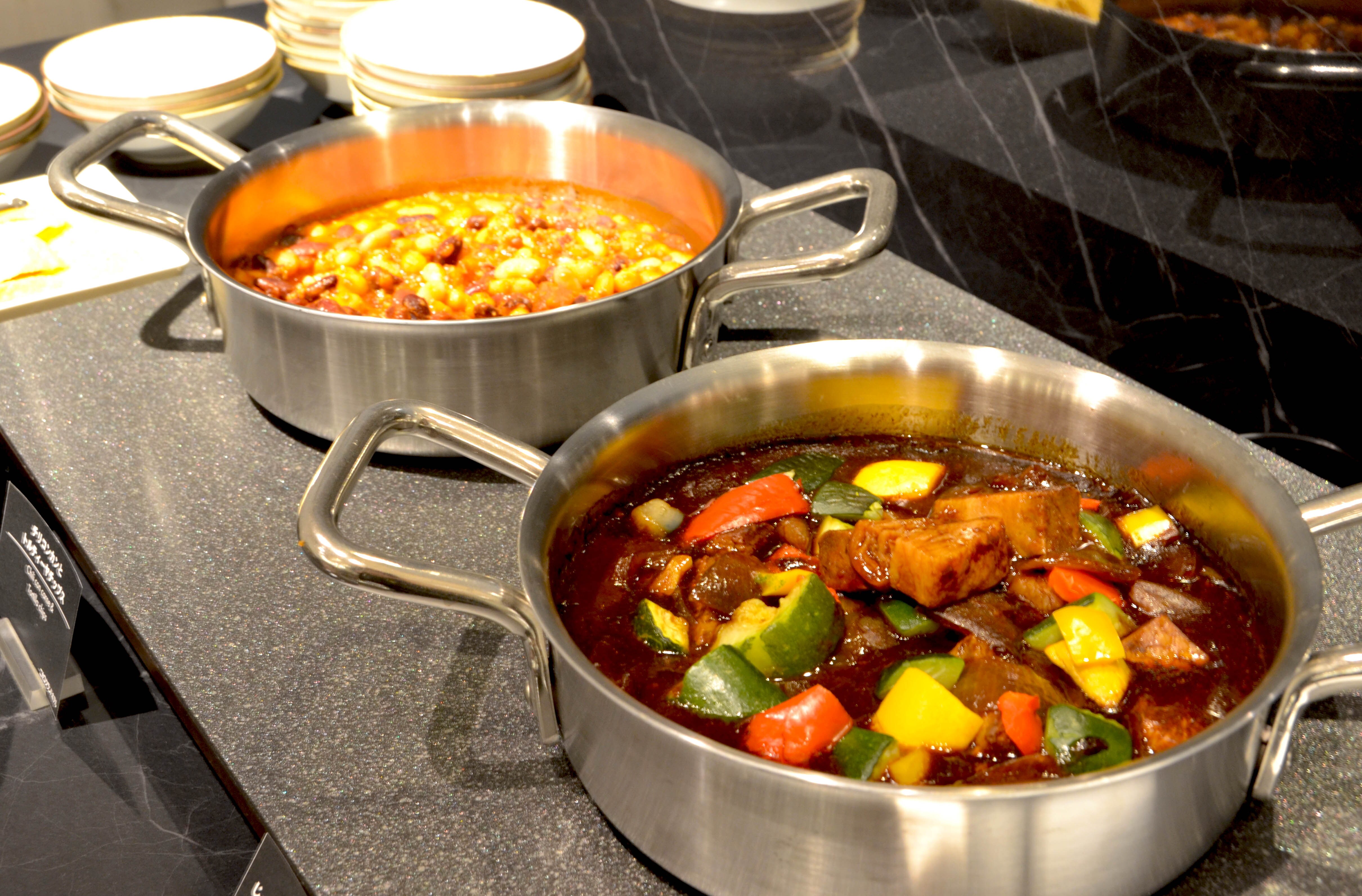 Dinner: An example of a buffet with a Japanese set menu and a fusion menu