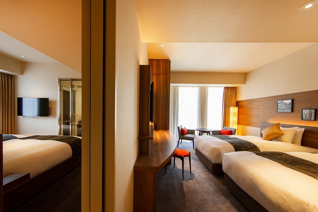 Connecting room