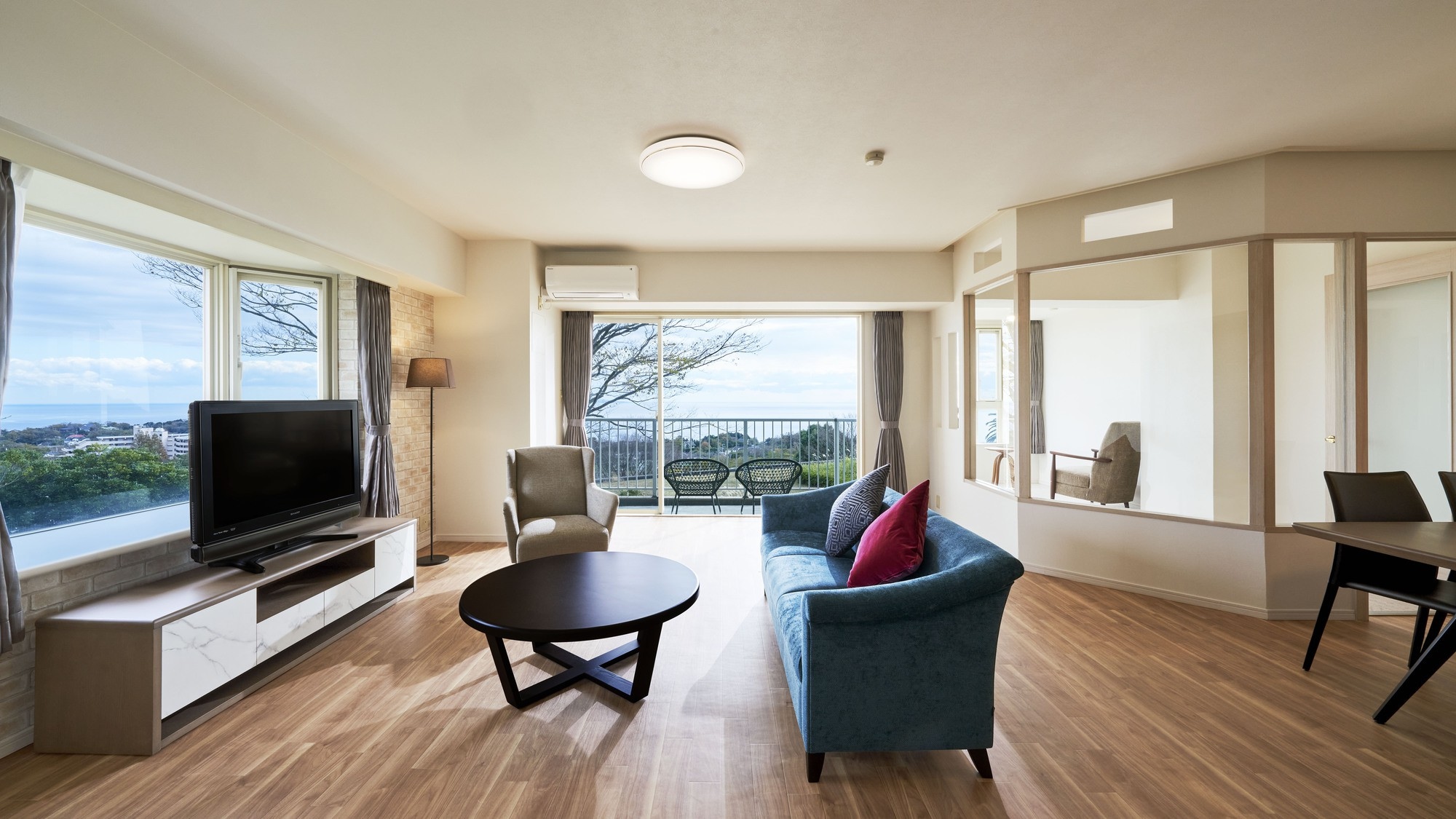 Corner Vista Bath Suite (2LDK)