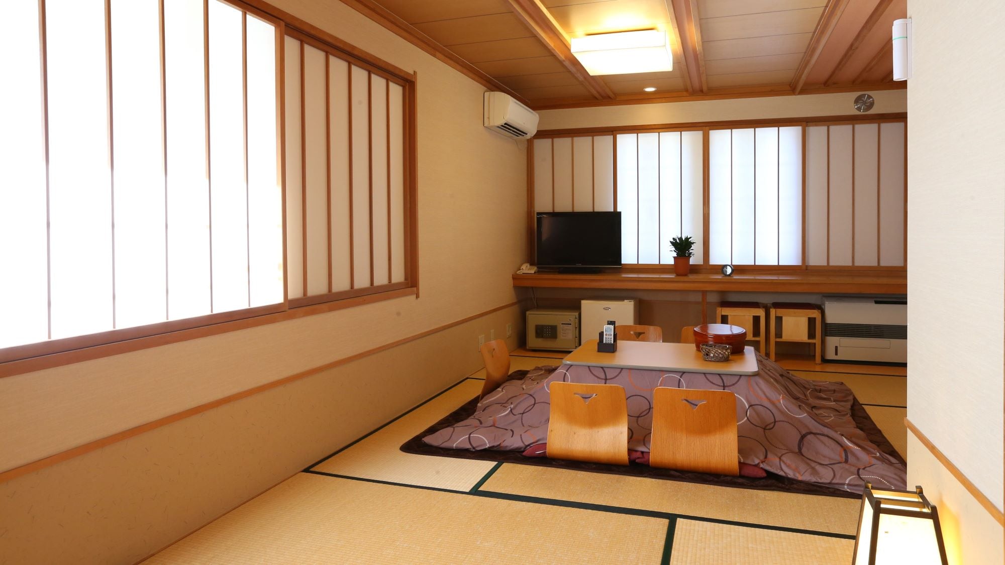 Rakuten 16:9 (Kamar bergaya Jepang 13,5 tikar tatami)