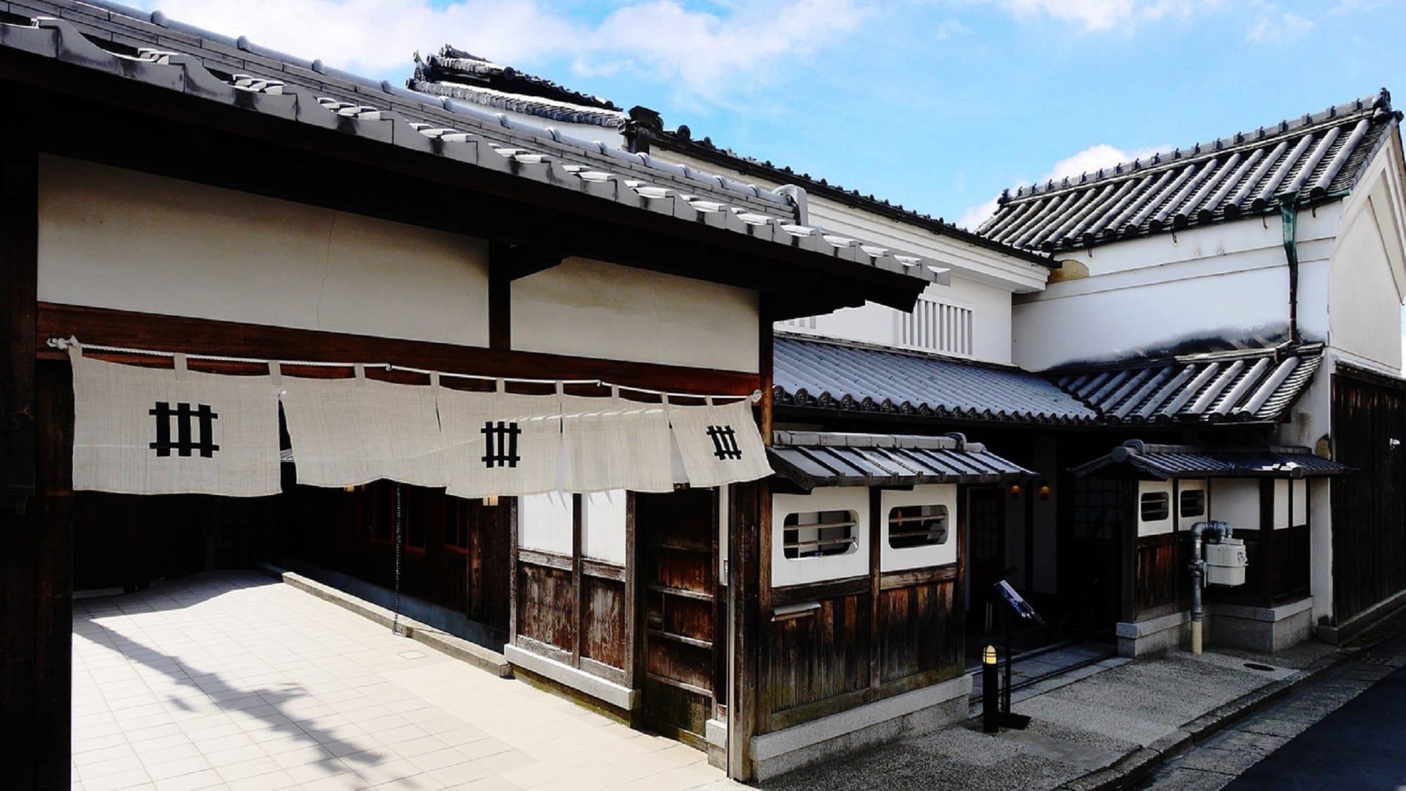 HOTEL NIPPONIA Nara Naramachi adalah penginapan yang menghidupkan kembali bekas tempat pembuatan bir sake dari tempat pembuatan bir yang didirikan pada tahun pertama era Meiji.
