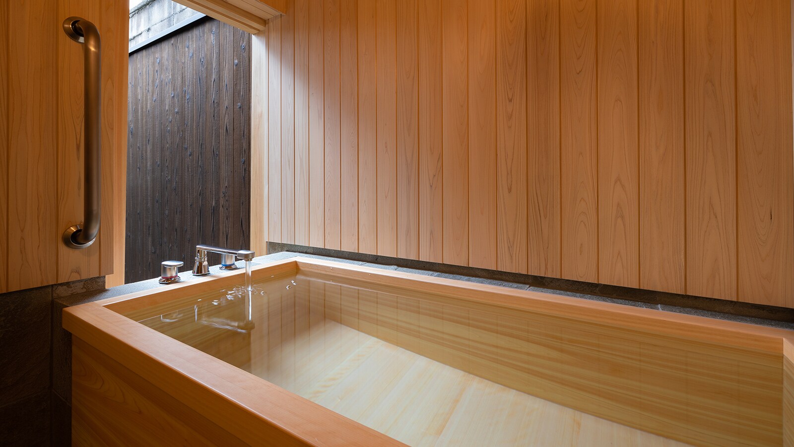 Bathroom (Bettei Hatsuna)