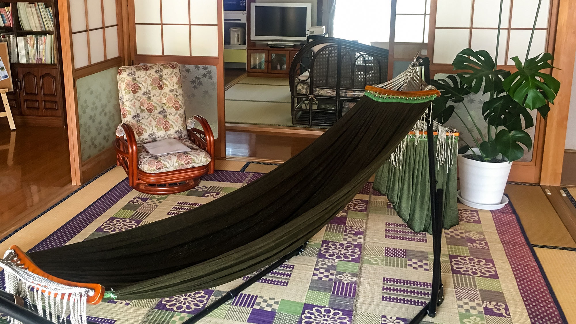 ・[Living room] We also recommend taking a relaxing nap while swaying in the hammock.