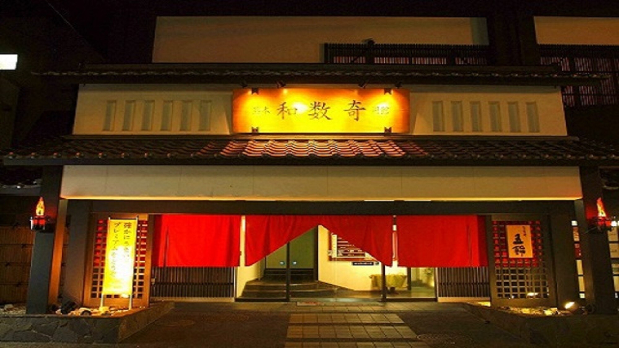 夜景前歌舞伎門