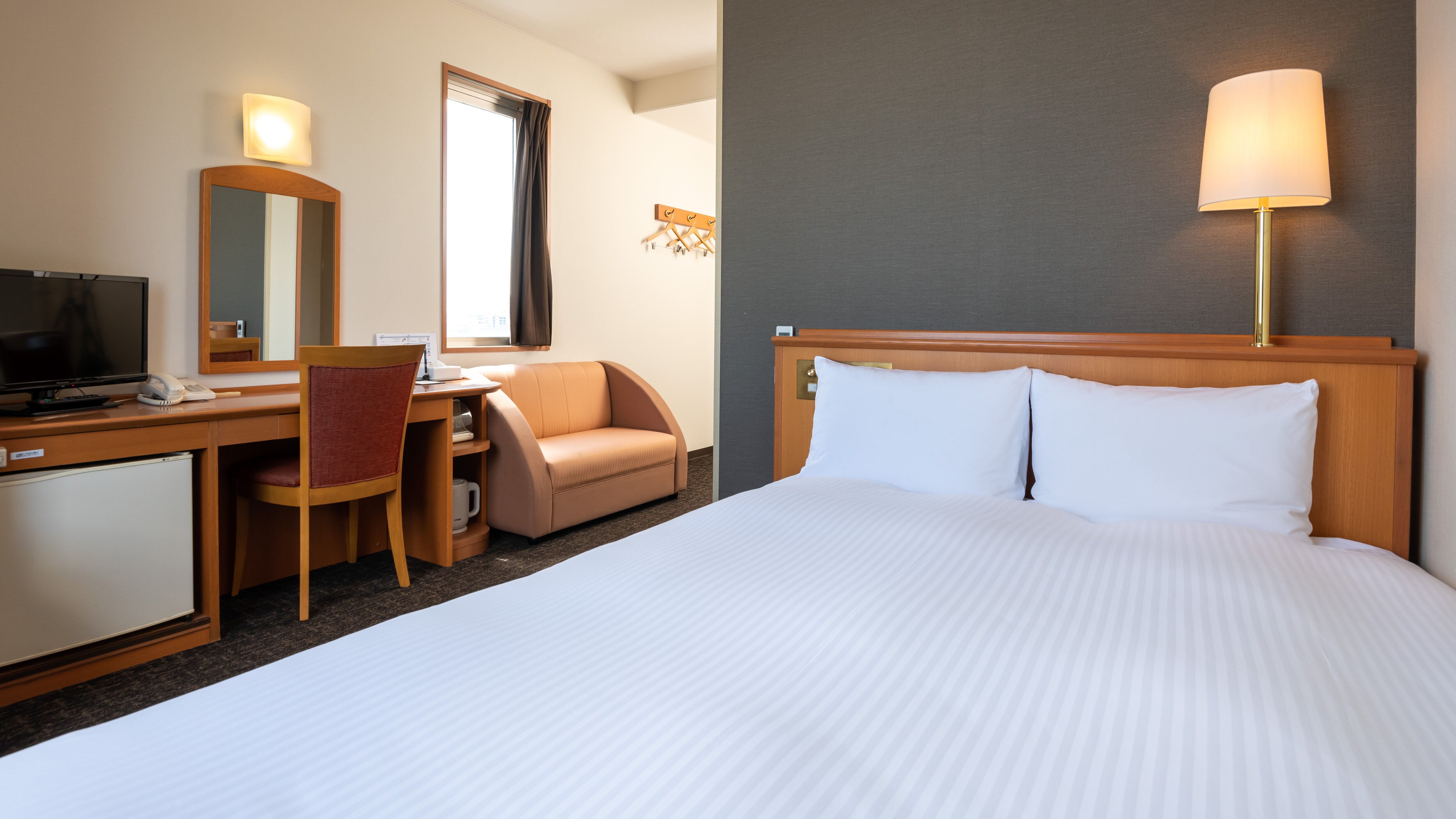 ห้องเตียงคู่ (ห้องมุม 20ตรม.)