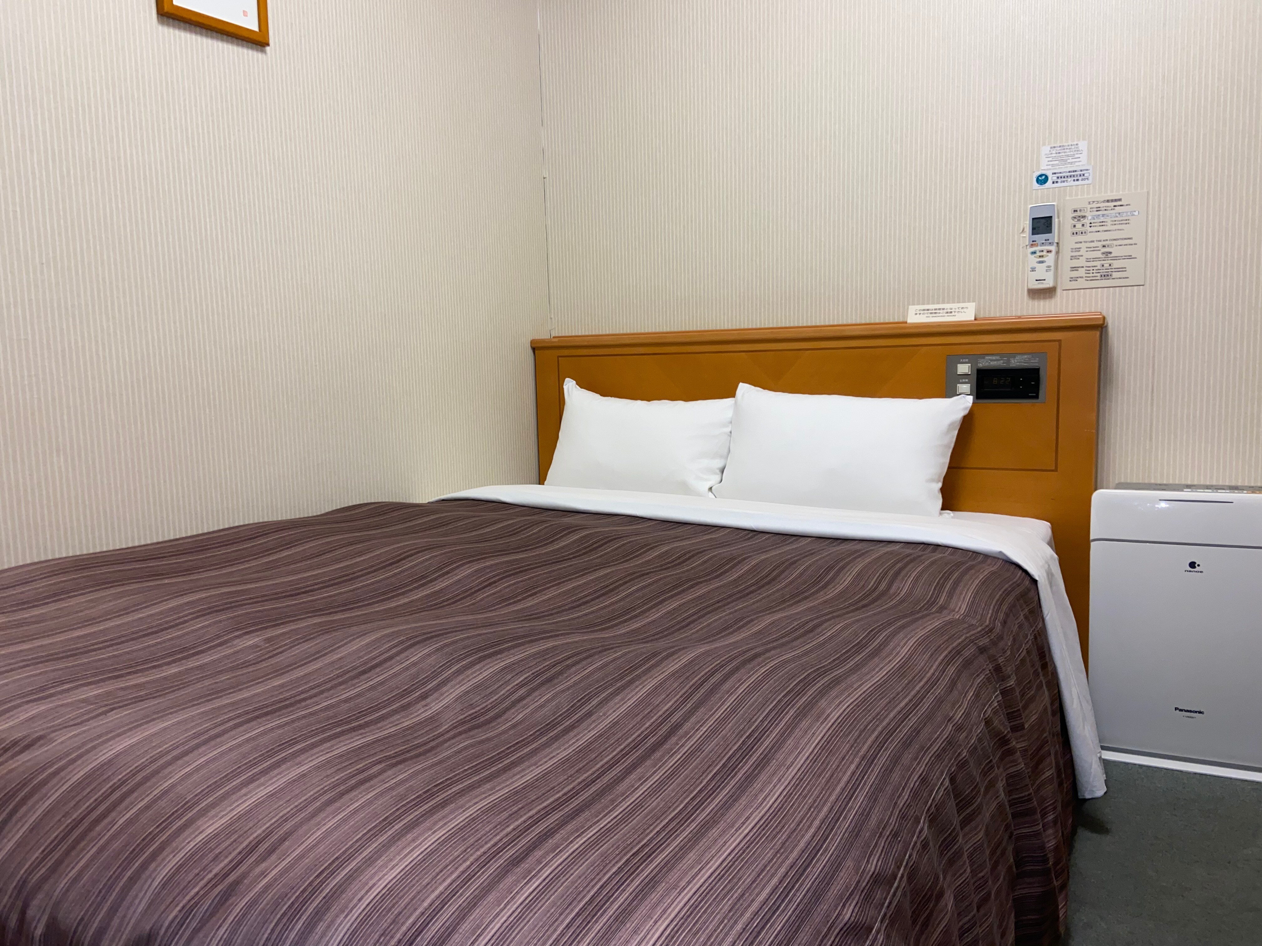 The semi-double room has a 140cm bed. Recommended for couples.