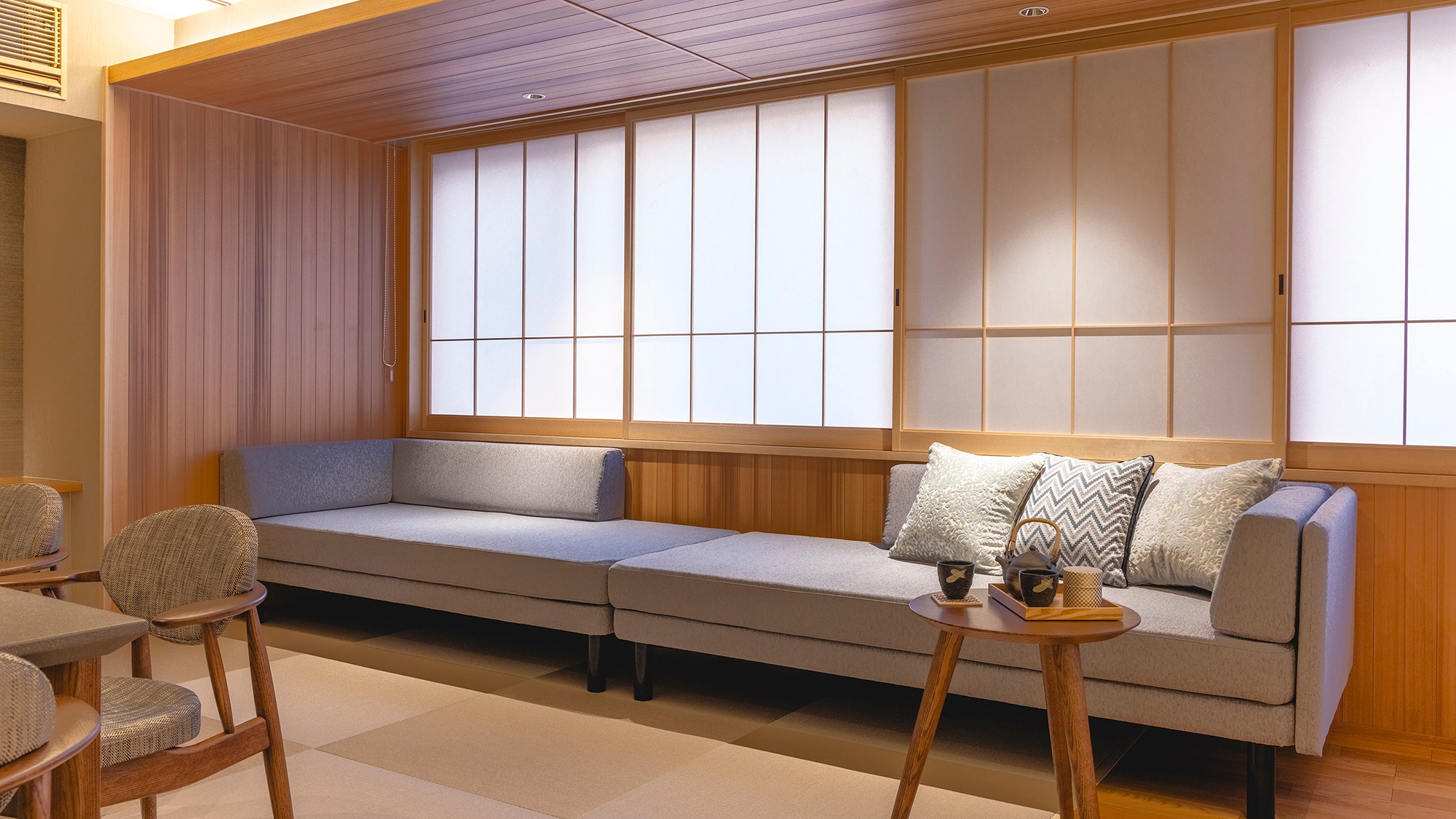 ■Barrier-free room■A special moment relaxing on a spacious sofa