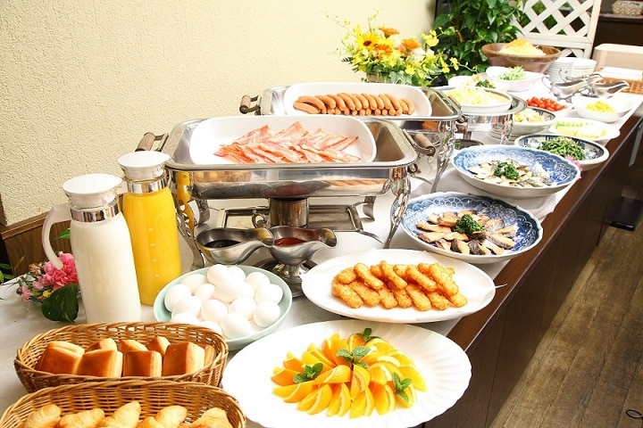 Breakfast buffet (image)