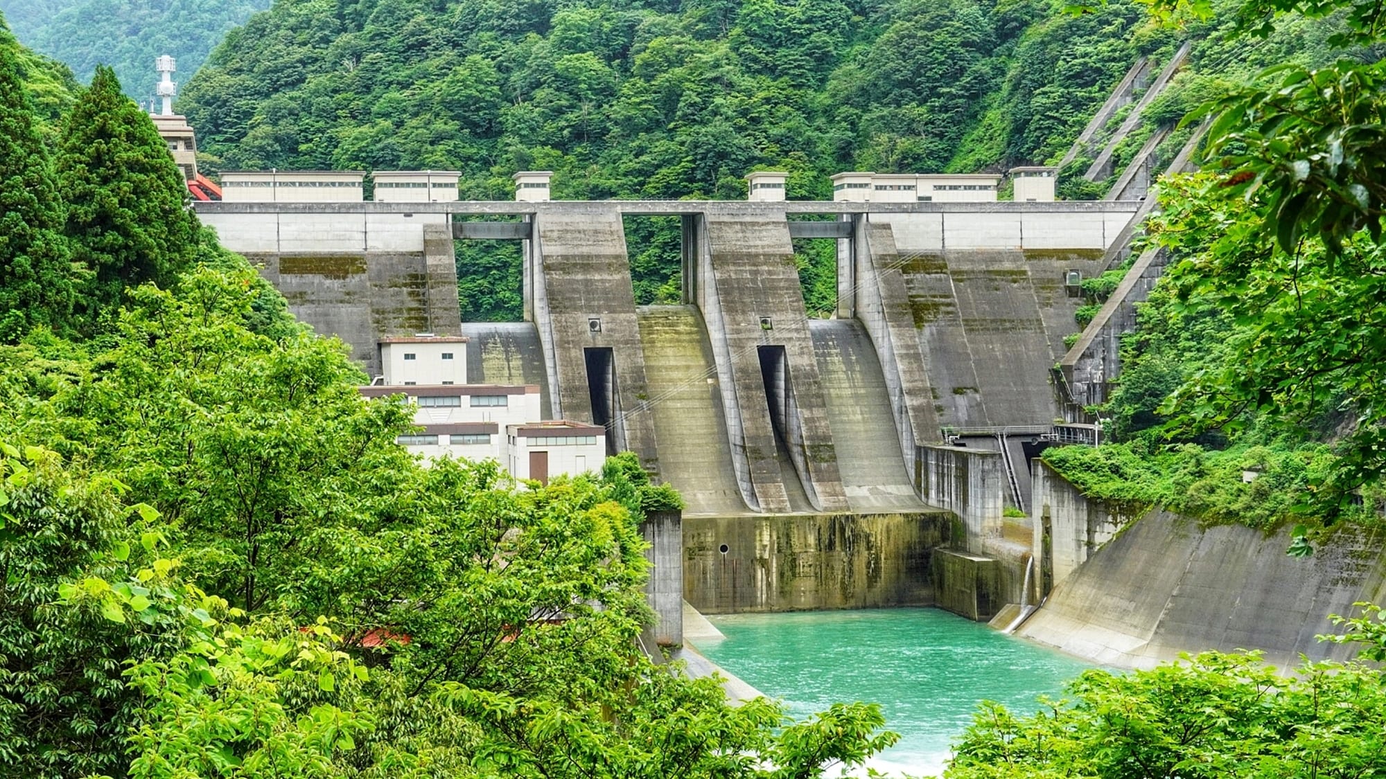 *[ทัศนียภาพ] เขื่อนอุนาซึกิตั้งอยู่ติดกับโรงแรมของเรา หากคุณต้องการชมทัศนียภาพเขื่อน กรุณาติดต่อเรา