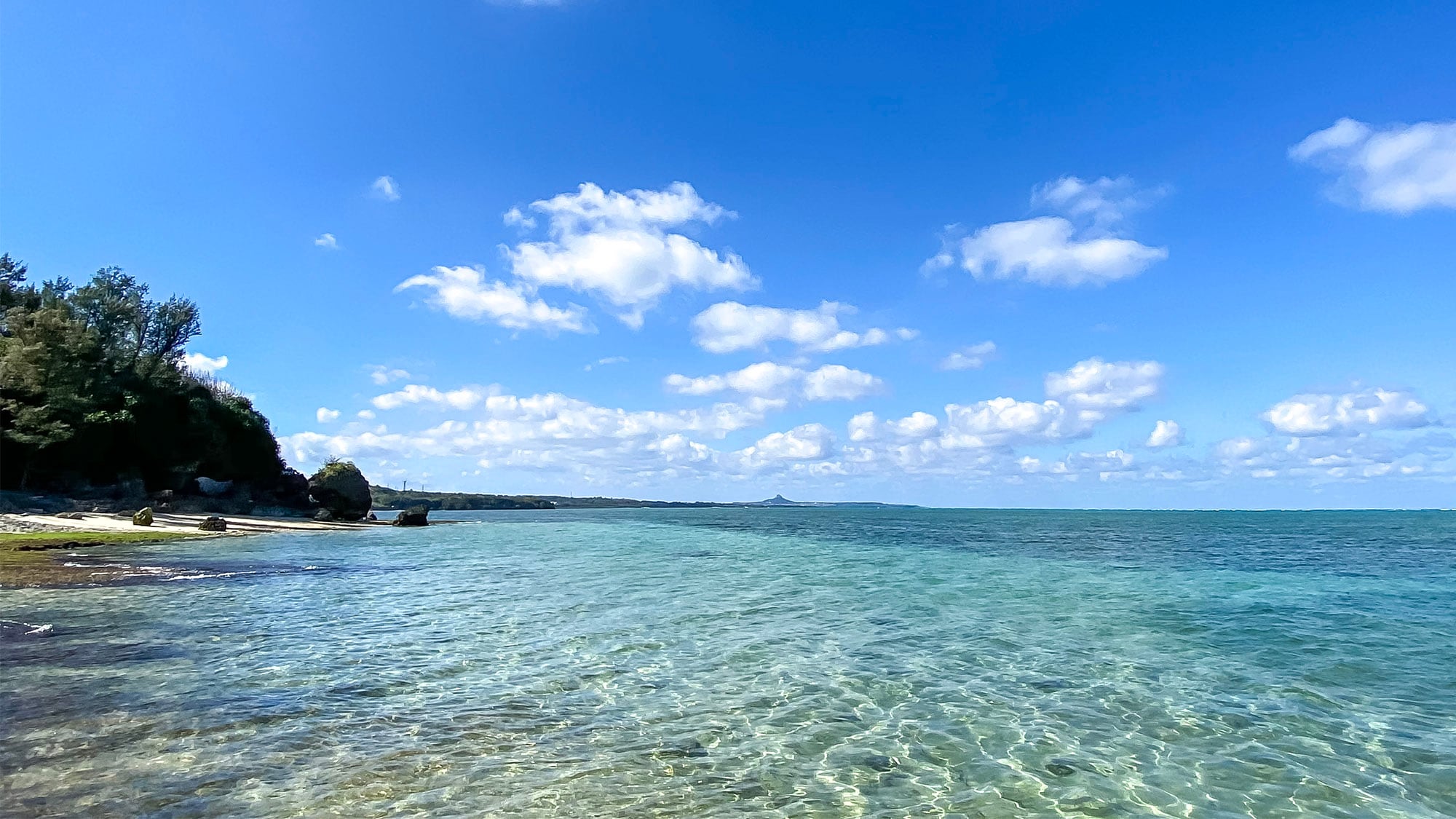 ・ It's blissful to swim and just look at it.