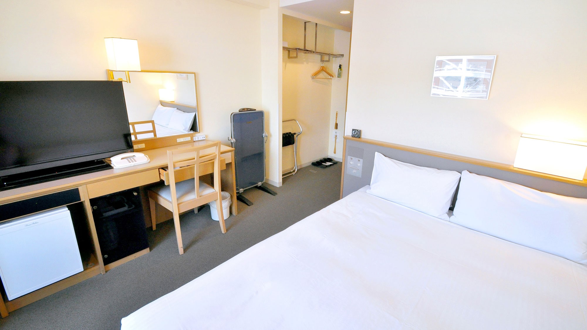 【이코노미 더블】 싱글 룸과 같은 형식의 객실이 2 명이라도 이용 가능한 합리적인 객실입니다.