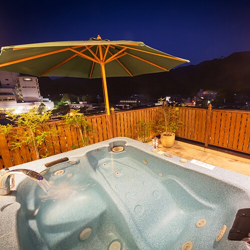 Semi-suite jacuzzi