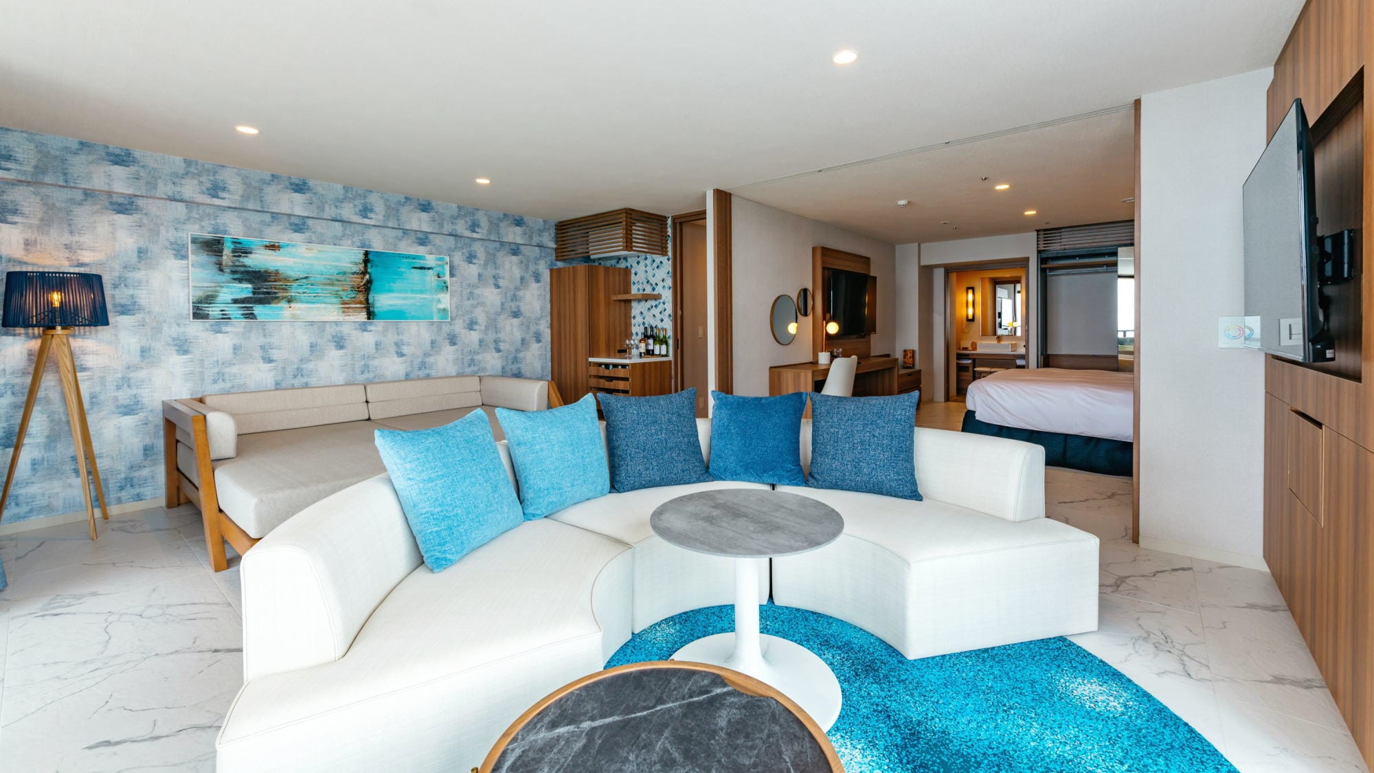 [Guest room] Executive Pool Suite Living Room (77.5 square meters)