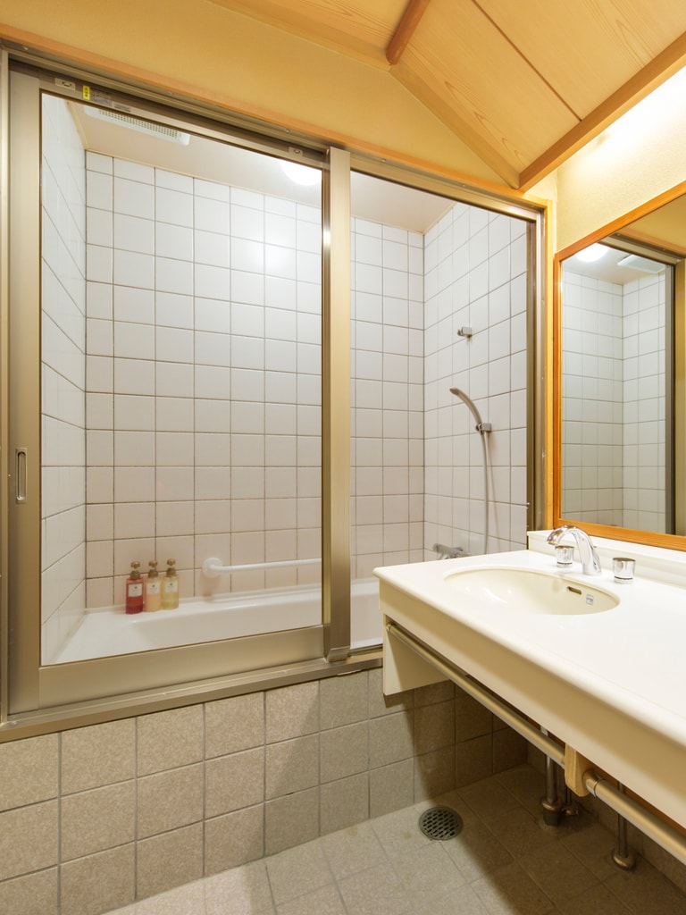 가와구치코 측 스탠다드 일본식 방 10 다다미 욕실(일례)