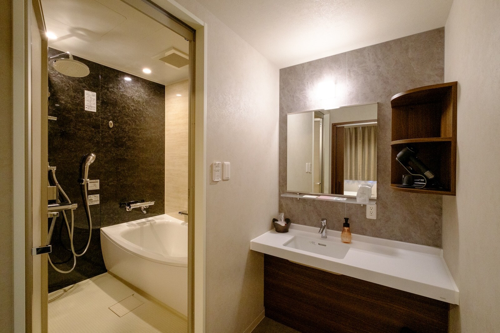 ★Superior twin (separate type bath)