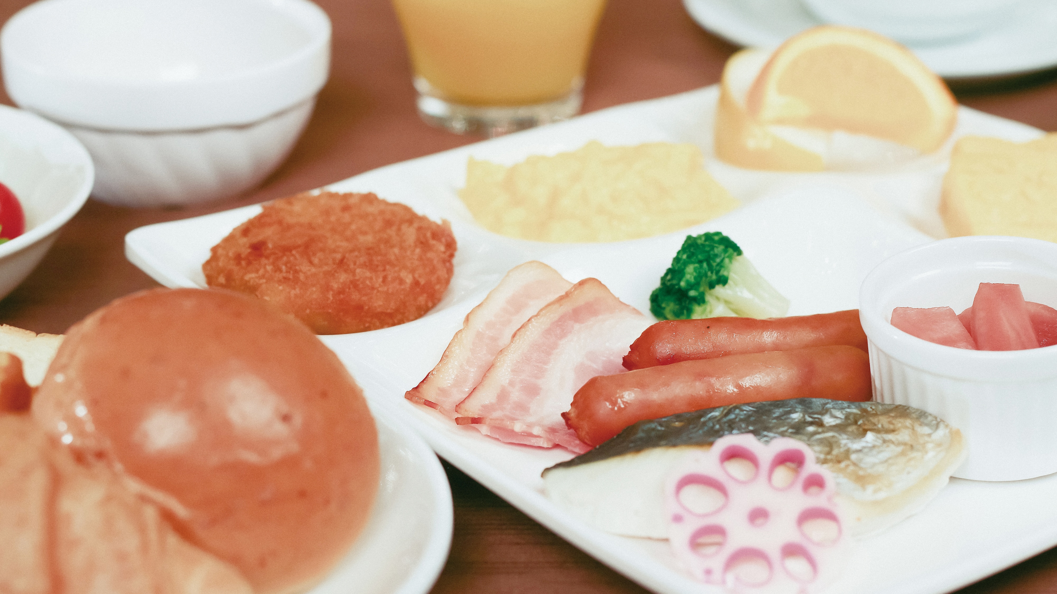 Breakfast buffet image
