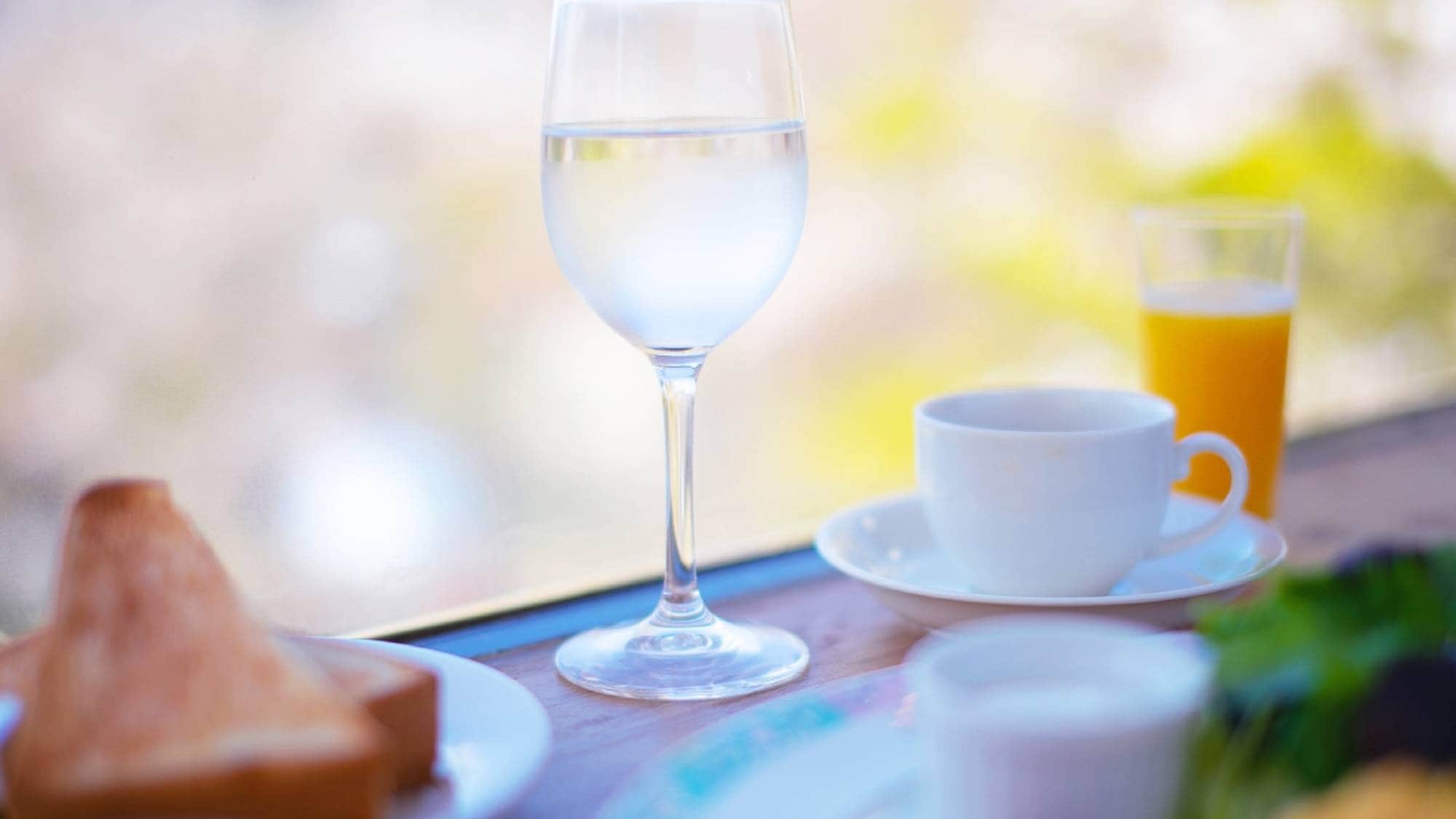 [Breakfast] Enjoy an elegant morning with the nature reflected in the large windows of the restaurant and the breakfast that is particular about local products.
