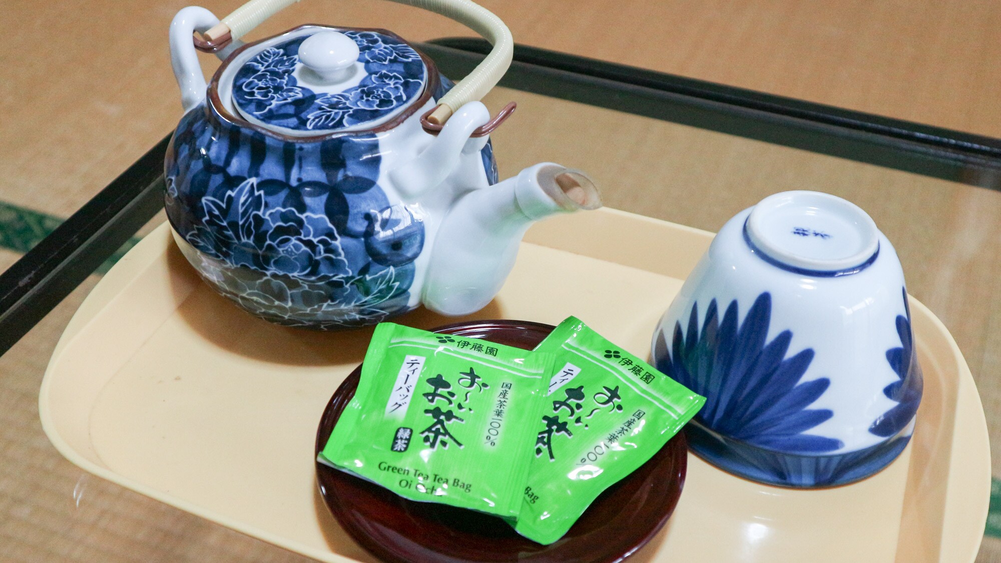 *[Guest room example] Tea set. When you arrive, please take a break here first.