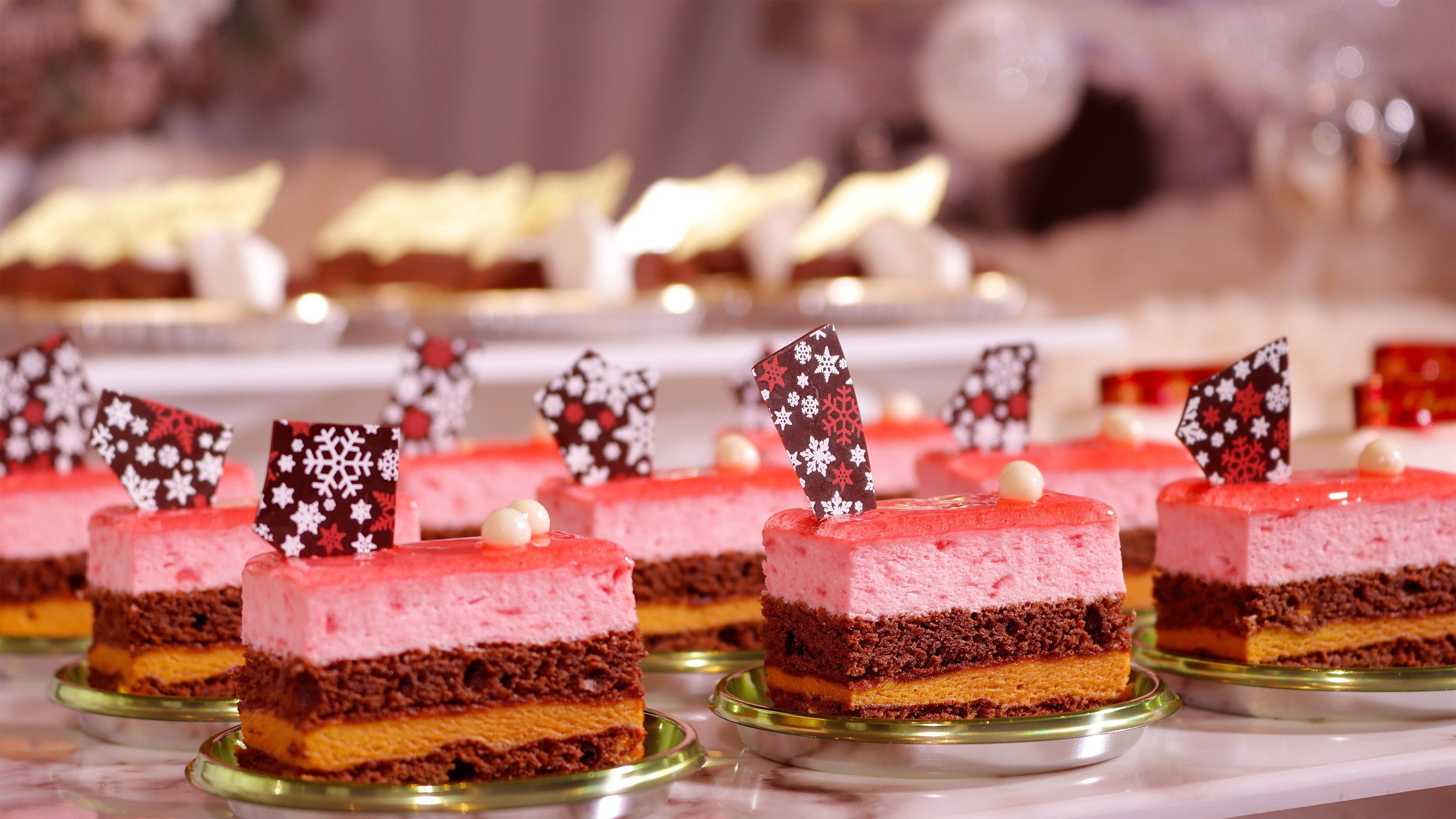 Special sweets made by our discerning pastry chefs that can only be found here♪