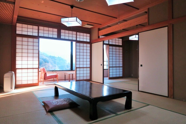 Kamar bergaya Jepang (kamar untuk 6 orang)