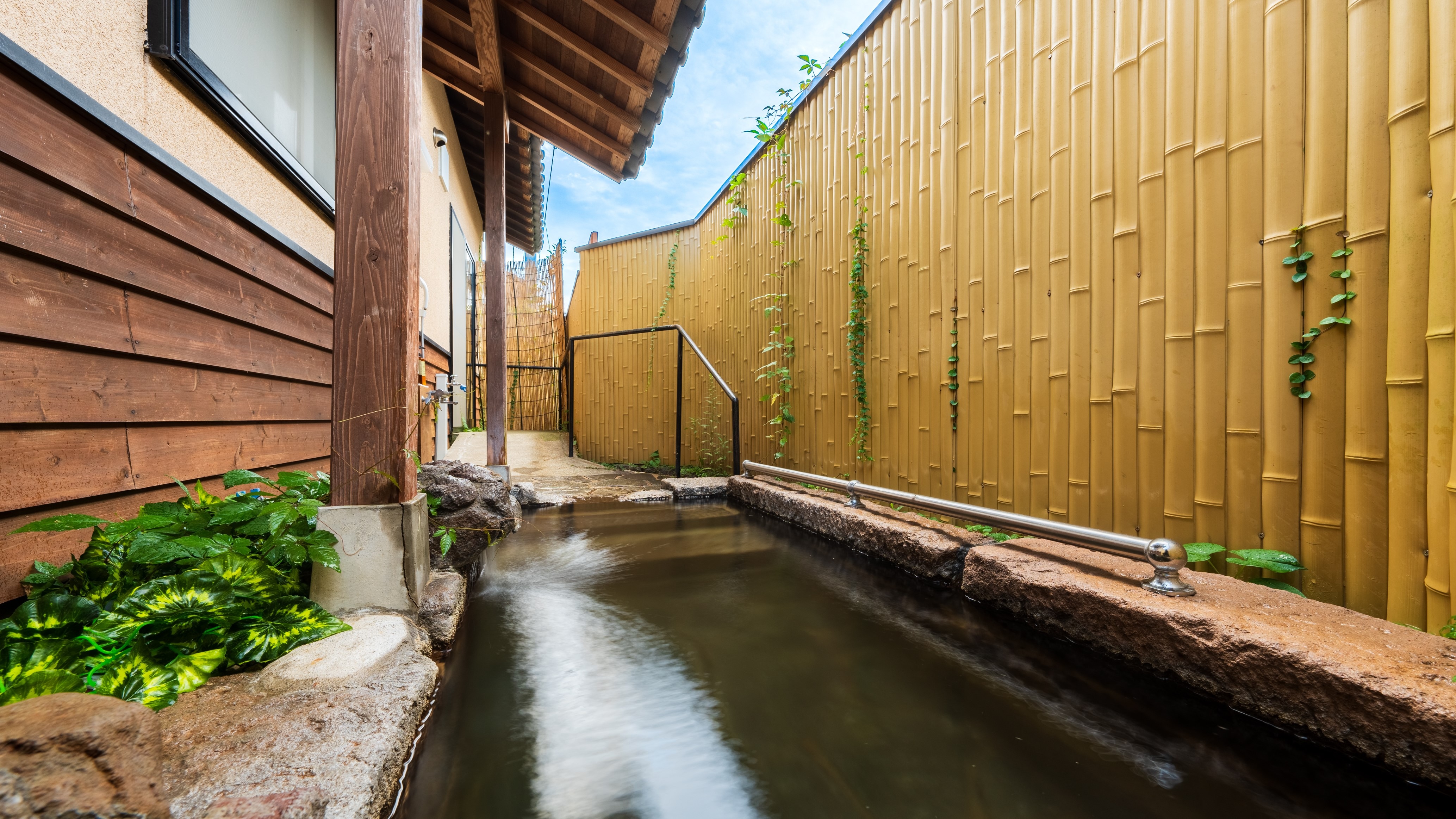 <Niji NIJI> Guest room open-air bath