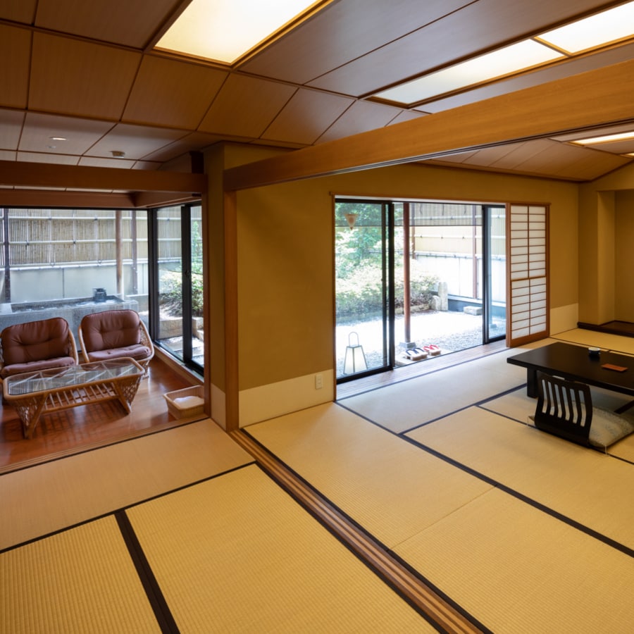 ● Kamar bergaya Jepang 12 tikar tatami + 6 tikar tatami + ruang tamu + tsubo-niwa (dengan bak mandi dan toilet)