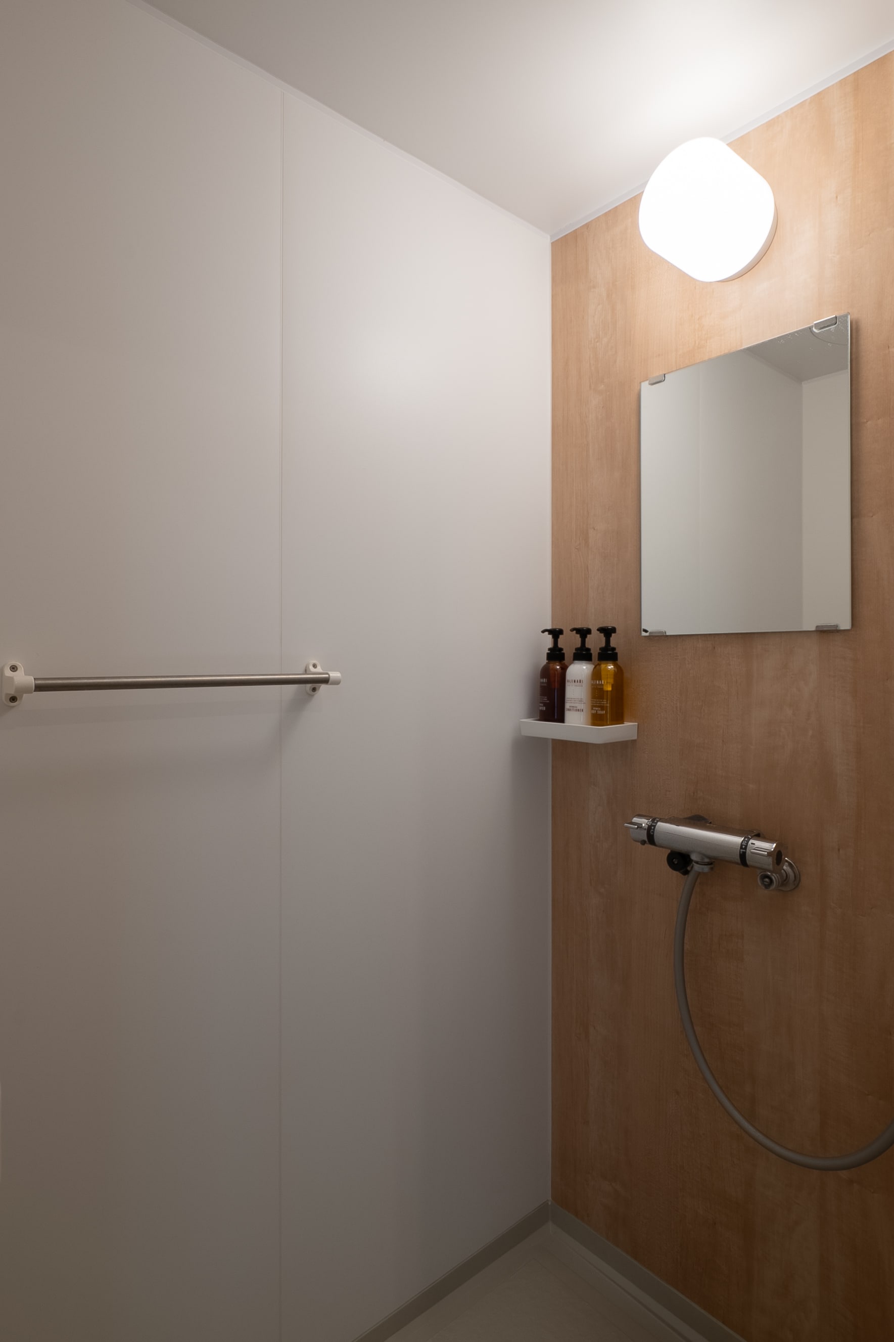 [Shower booth (new building: twin room, Japanese-style room)]