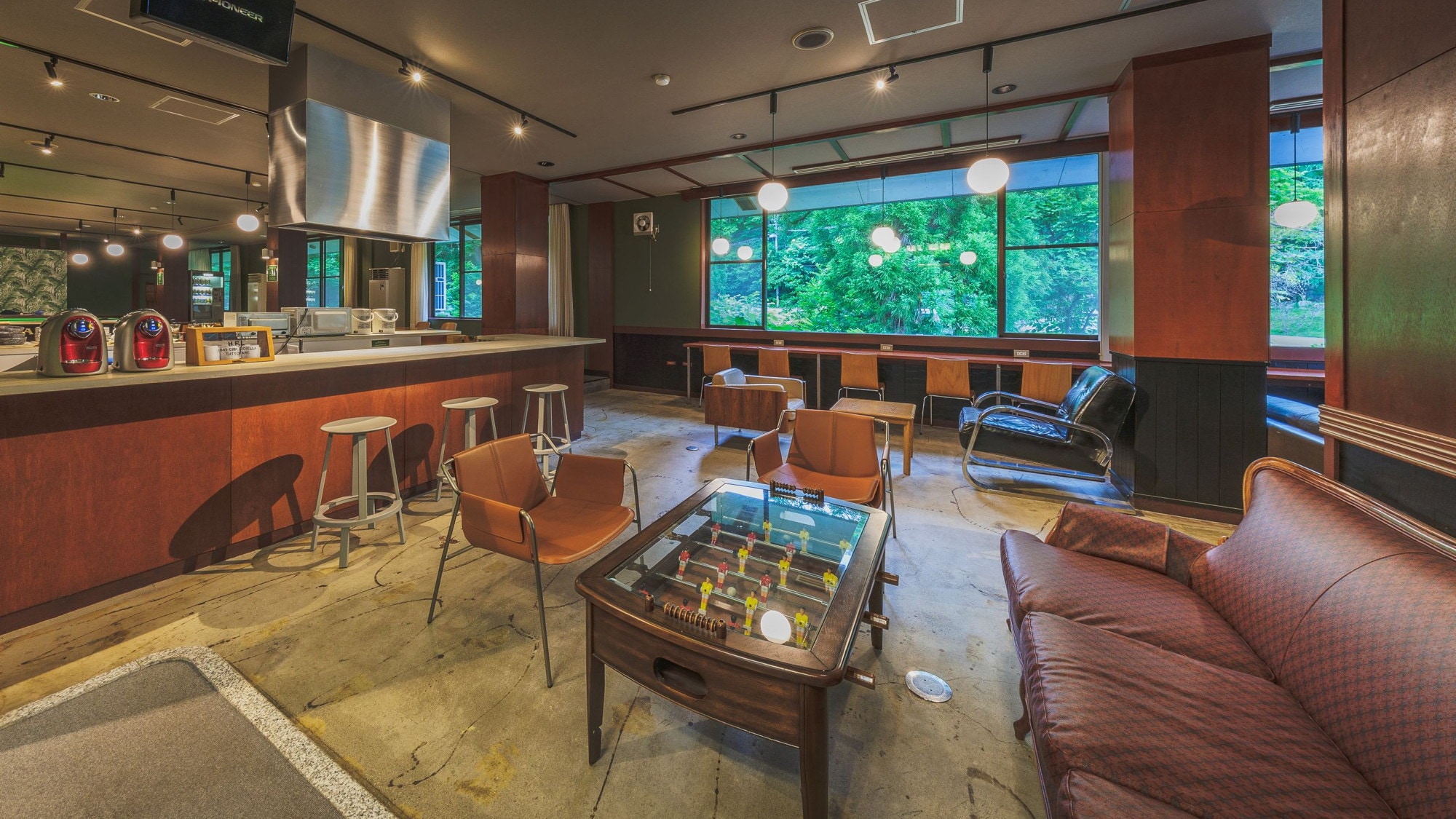 [Lounge TLJ] A renovated lounge equipped with a kitchen space, power outlets, a ping pong table, and a dining table.