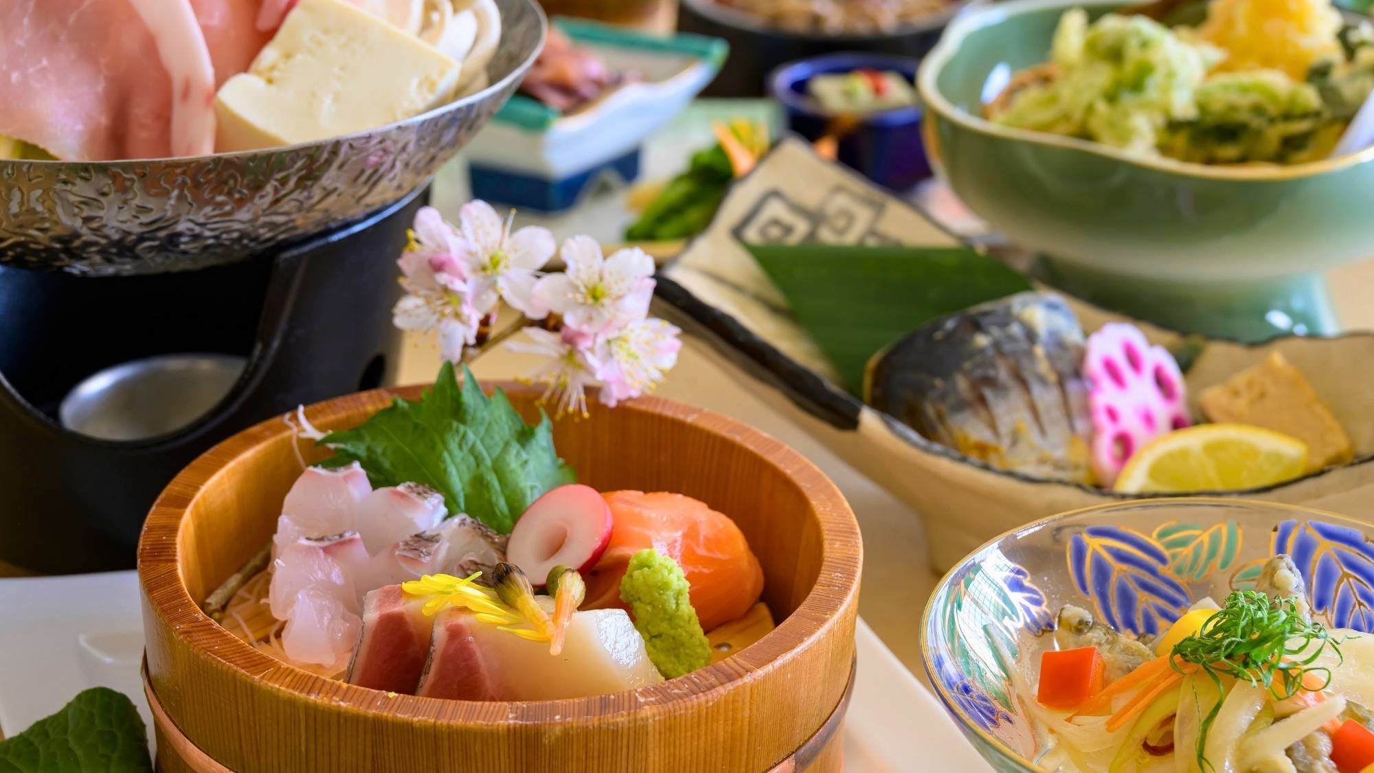令人心情愉悦的春季菜肴。请品尝岛根县独有的食材。岛根县当地宴会