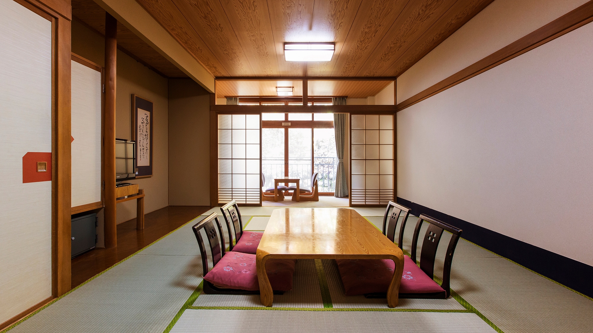 [Kamar bergaya Jepang] Kamar bergaya Jepang dengan ukuran 12 tikar tatami di mana Anda dapat bersantai dan bersantai.