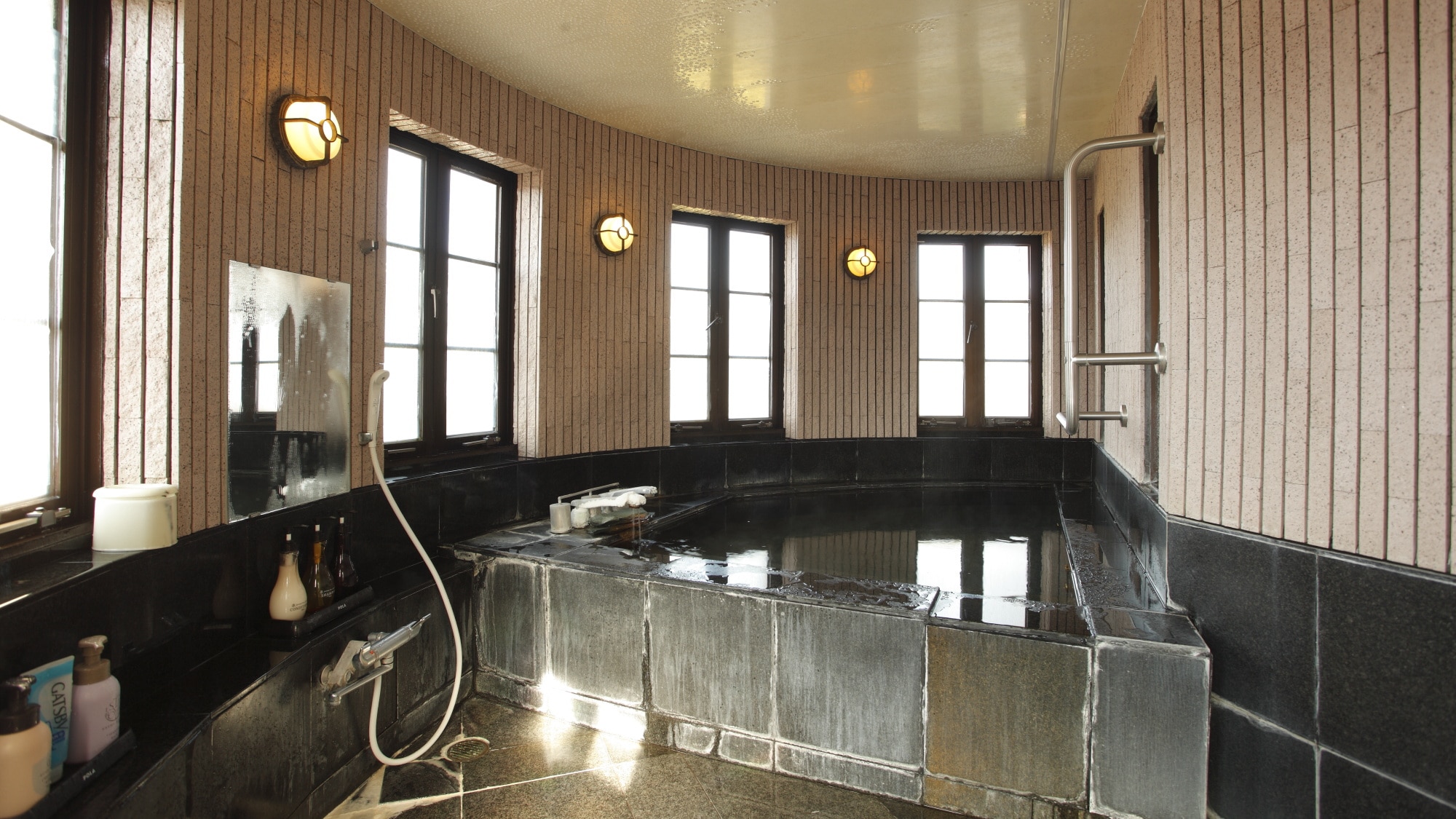 [Komuro Onsen] You can reserve the bath for private use at any time if it is available.