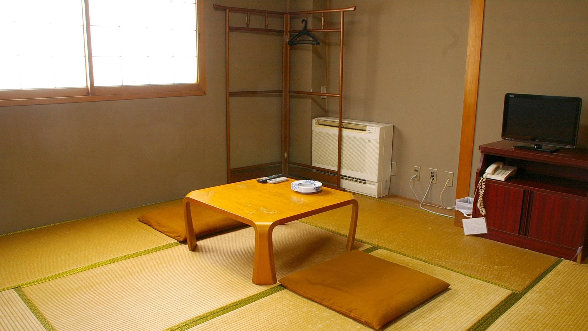 *Quiet and relaxing Japanese-style room. You can also see places where oldness remains due to old-fashioned construction. Available from 1 person.