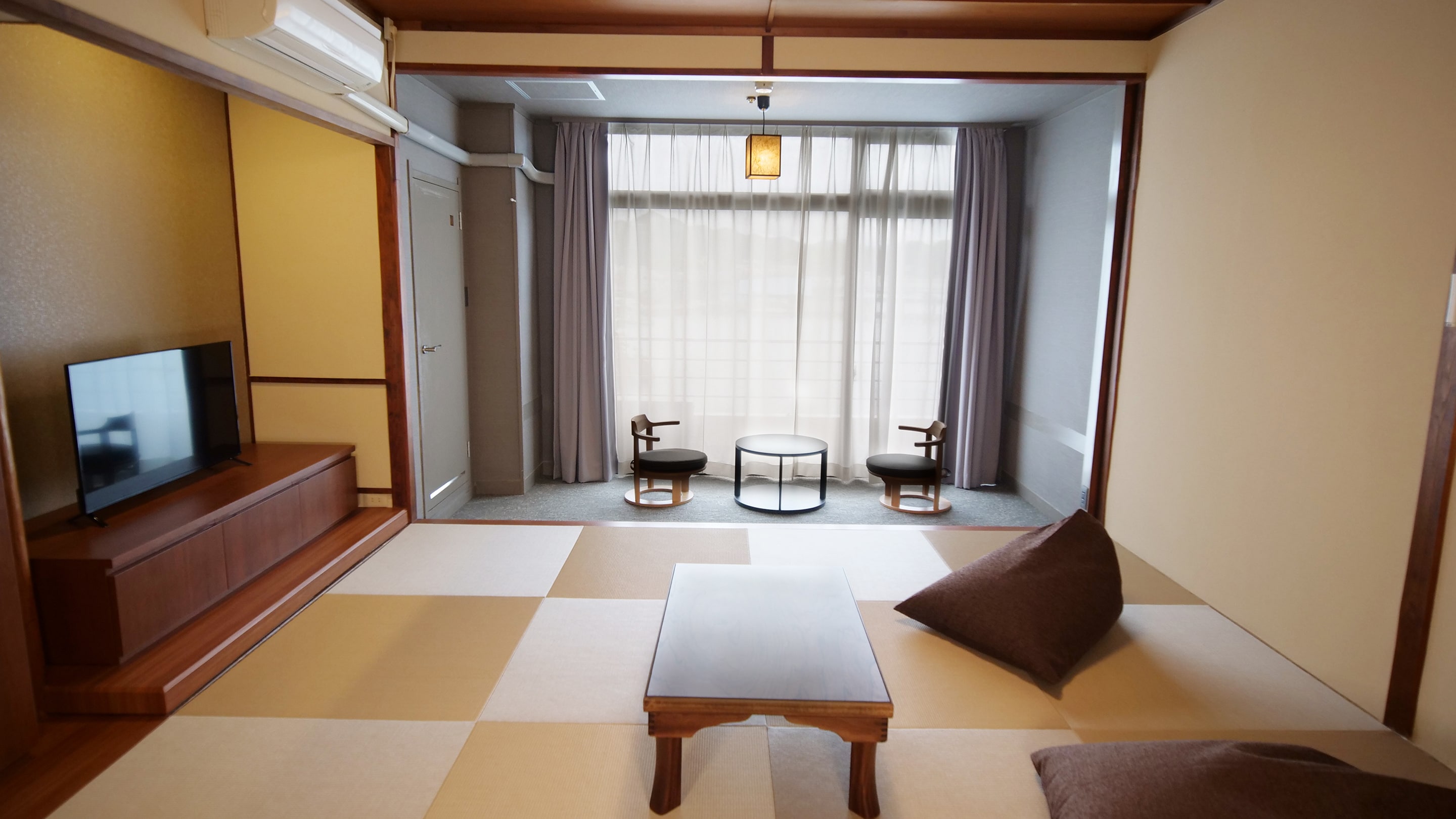 Kamar bergaya Jepang standar untuk 3 orang dengan kamar mandi dalam *Contoh kamar tamu