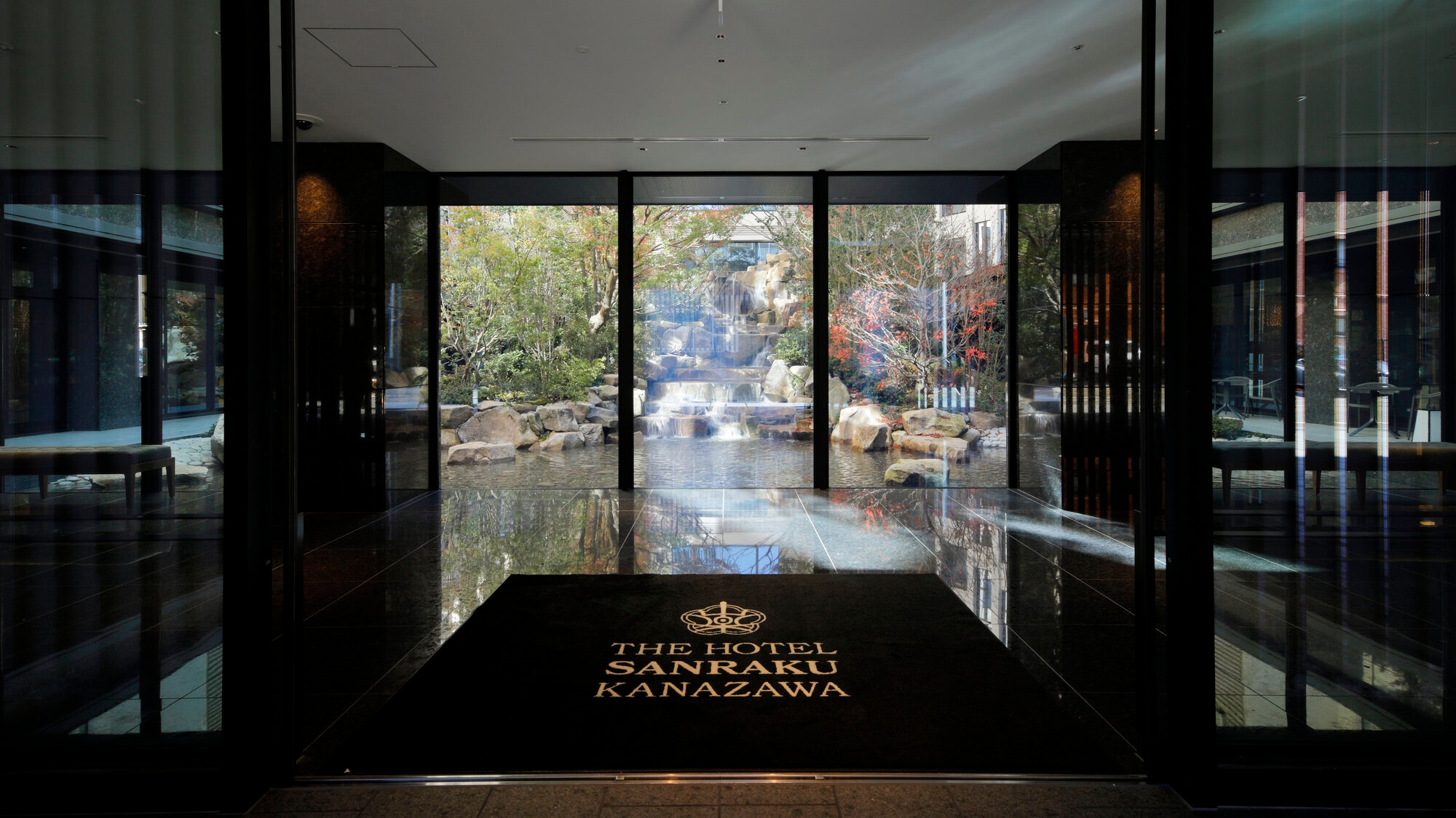 【entrance】