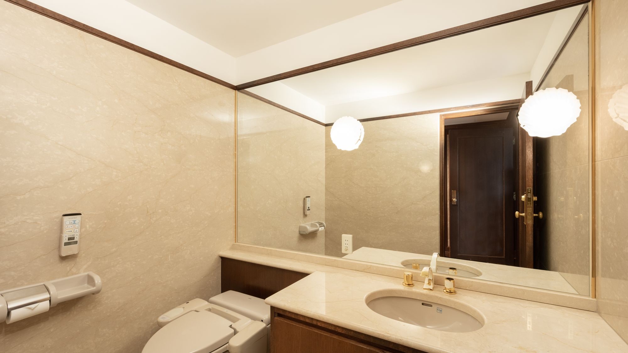Toilet (Park View Suite)