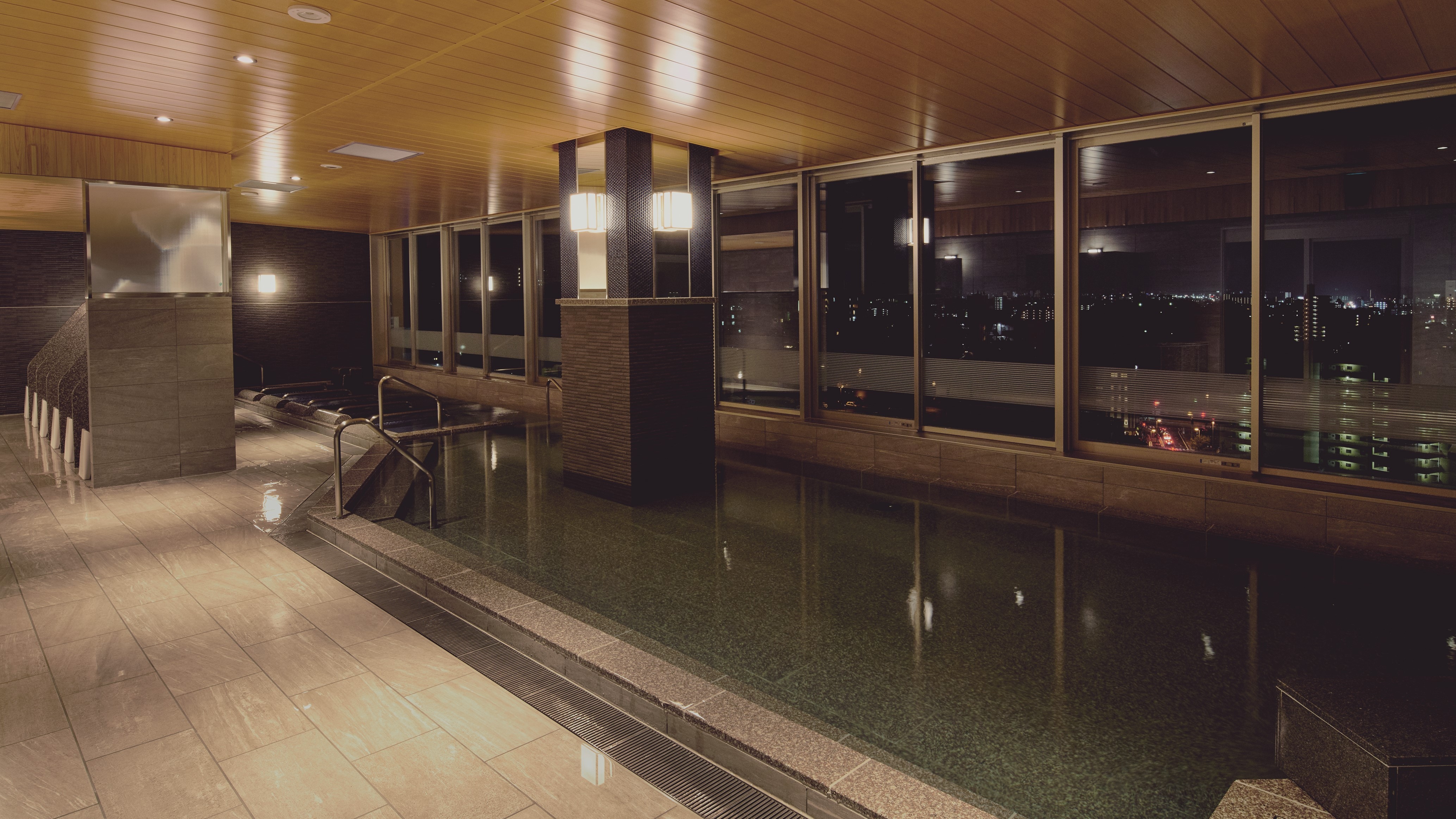 Large communal bath / indoor bath_2