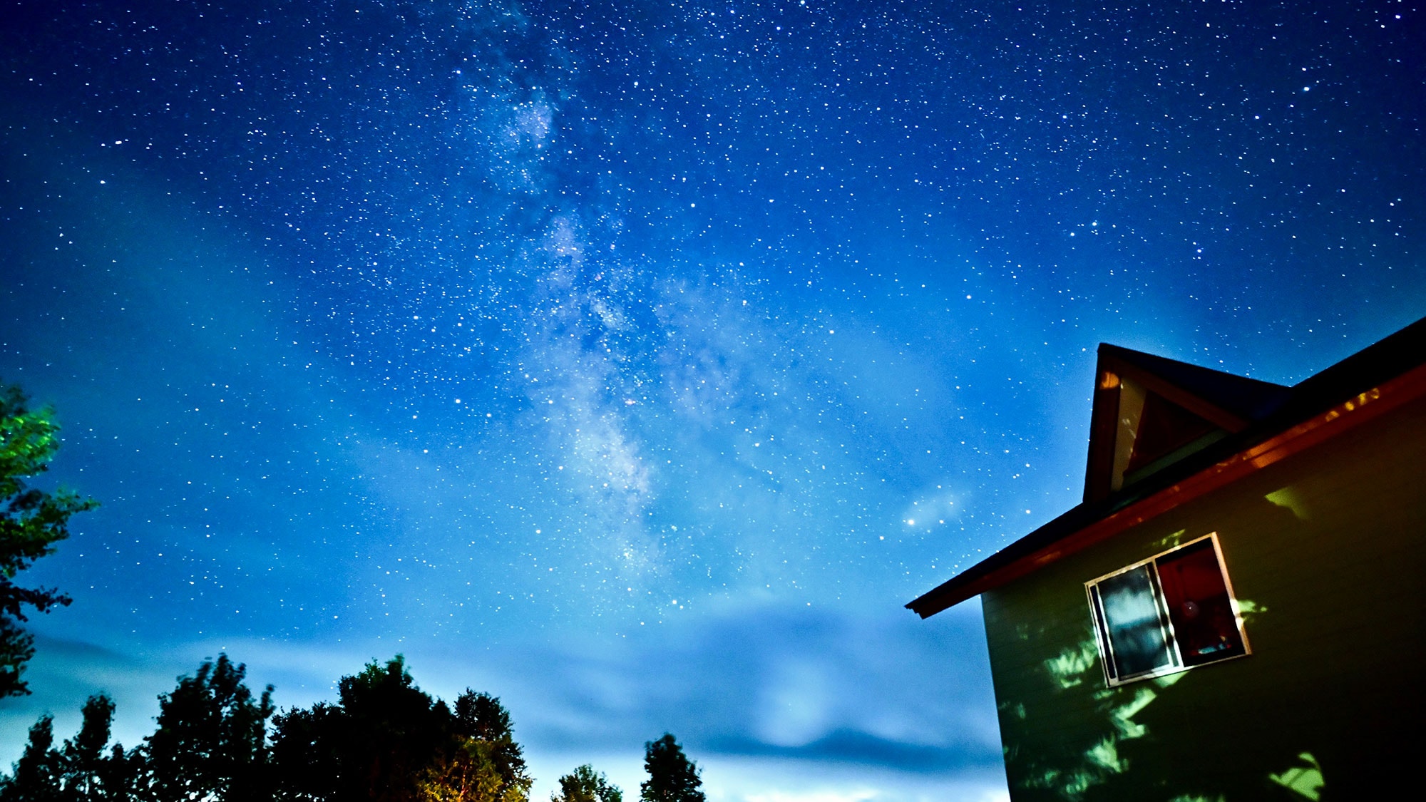 ・[Autumn image] Surrounded by the stars in the night sky, please take your time to enjoy the time nurtured by the magnificent nature.