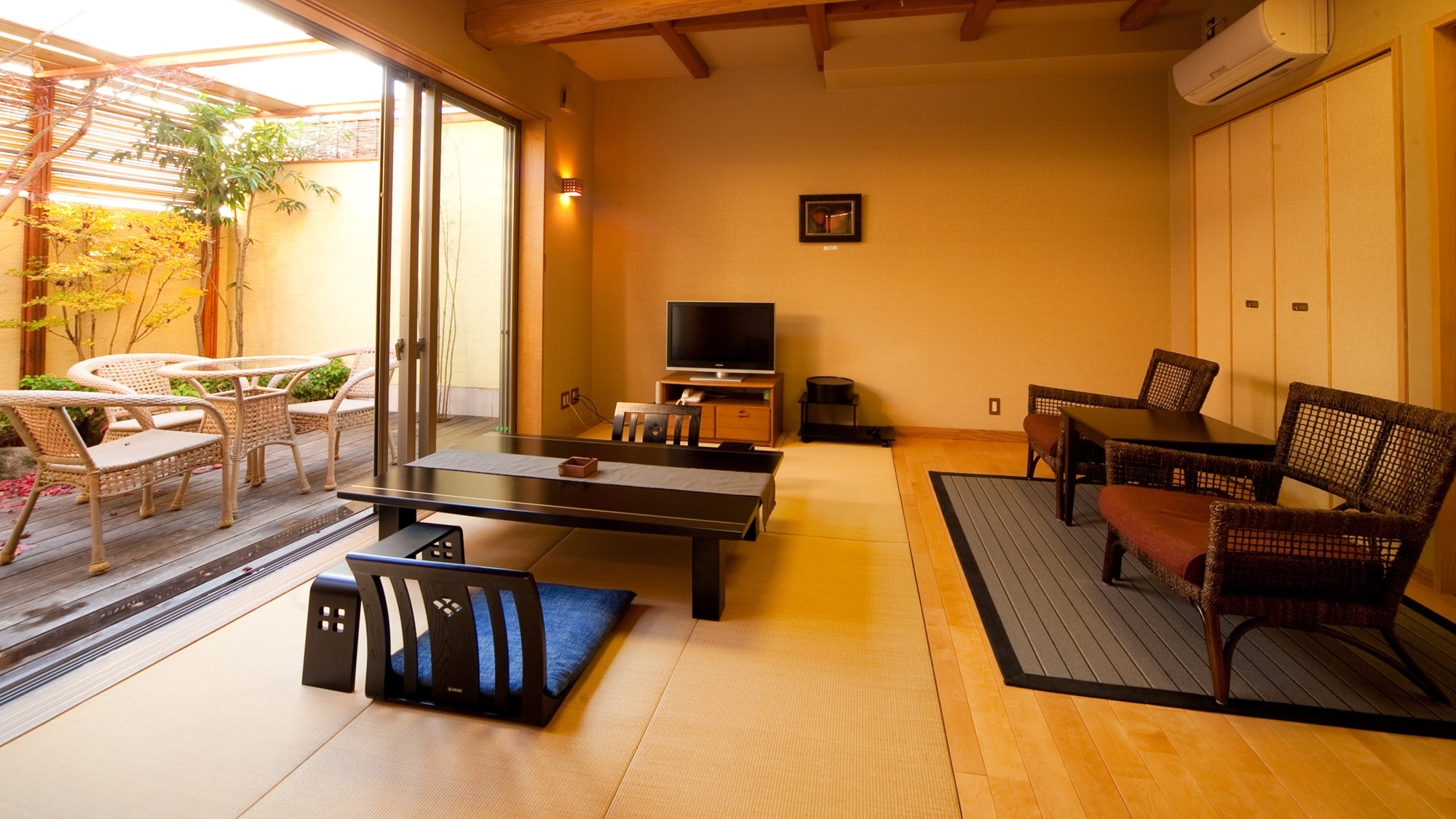 Maisonette Japanese-Western style room with open-air bath