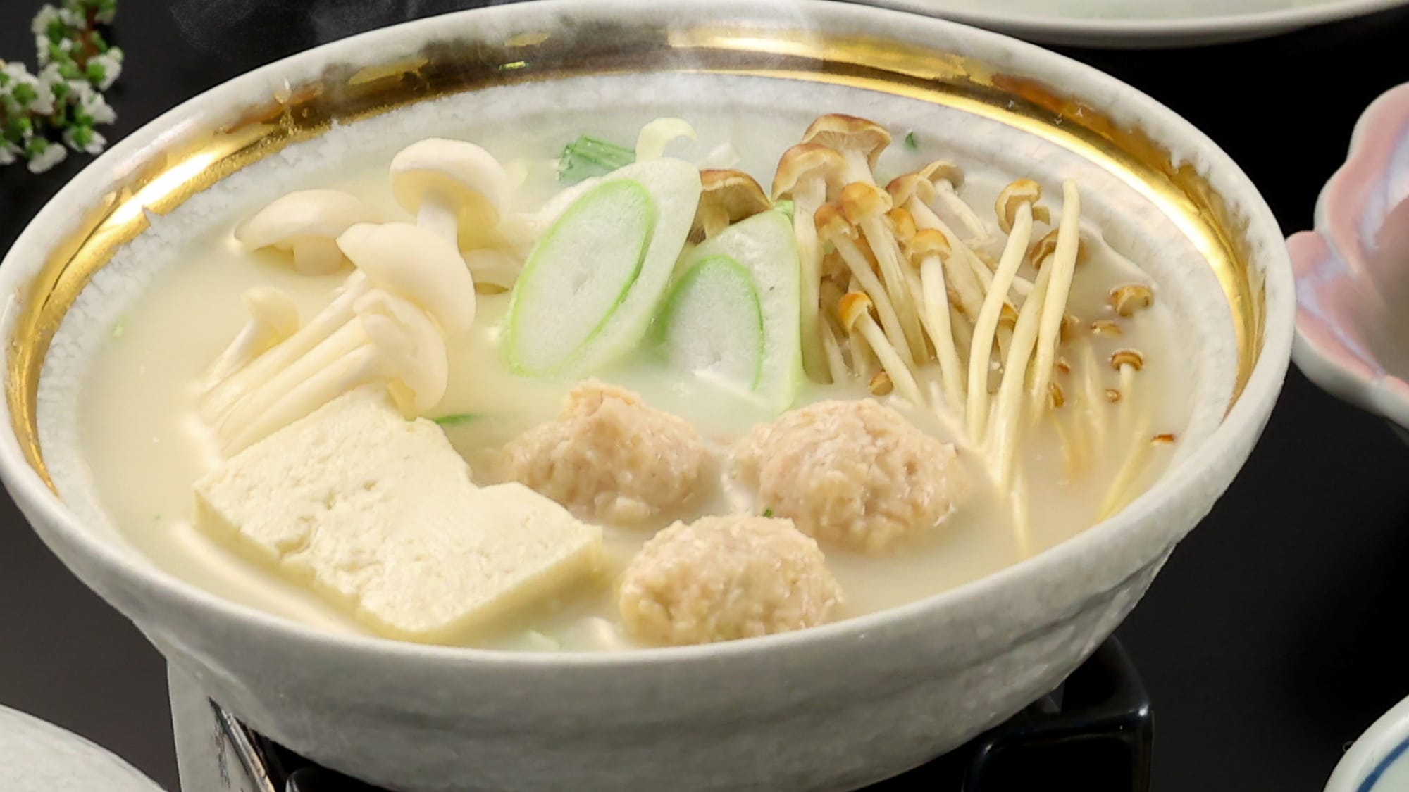 Soymilk hot pot with the famous hot spring source