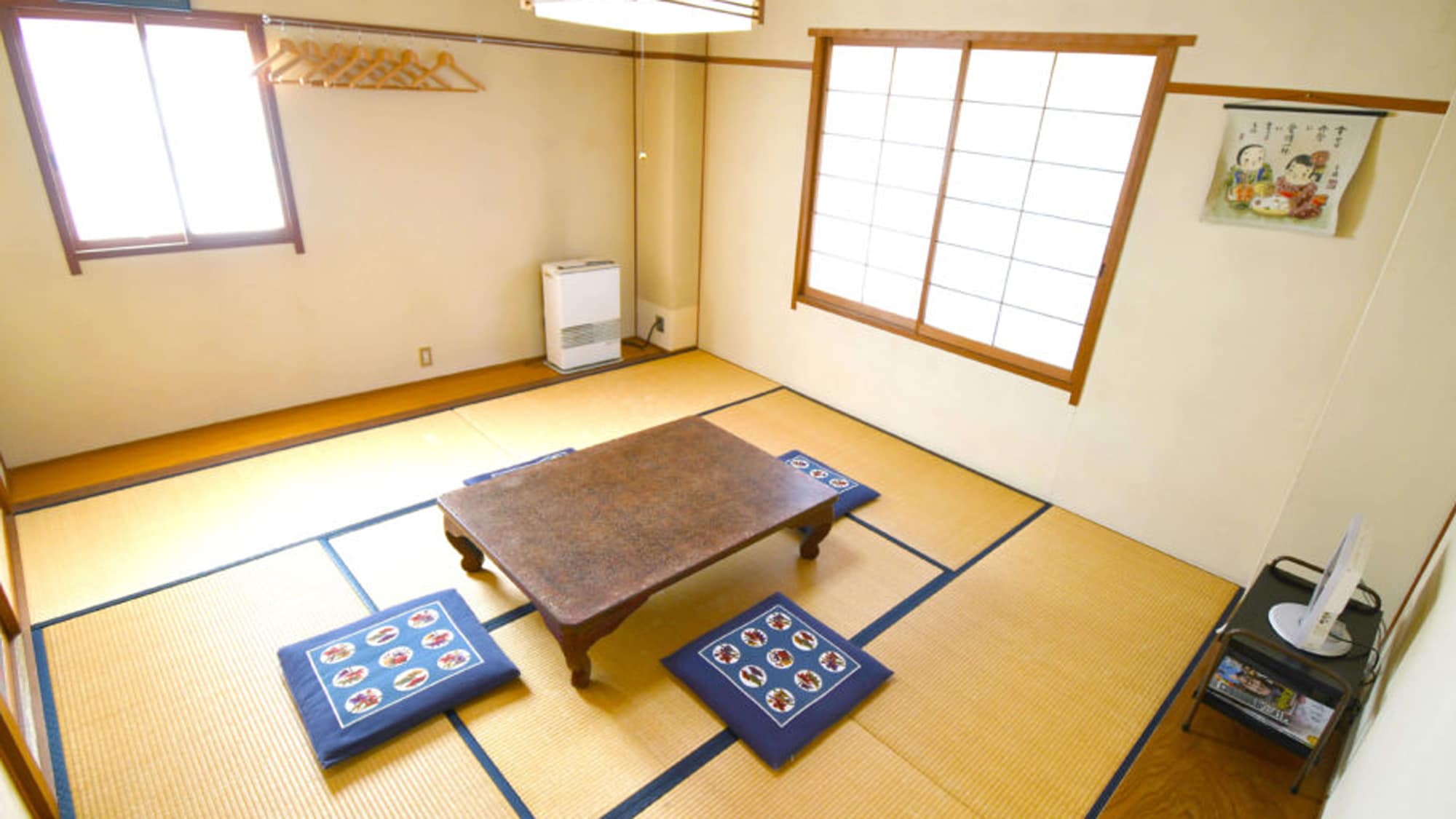 *Ví dụ về phòng theo phong cách Nhật Bản rộng 8 chiếu tatami/Phòng phù hợp cho nhóm khách nhỏ. Hãy duỗi chân ra trên chiếu tatami và thư giãn.