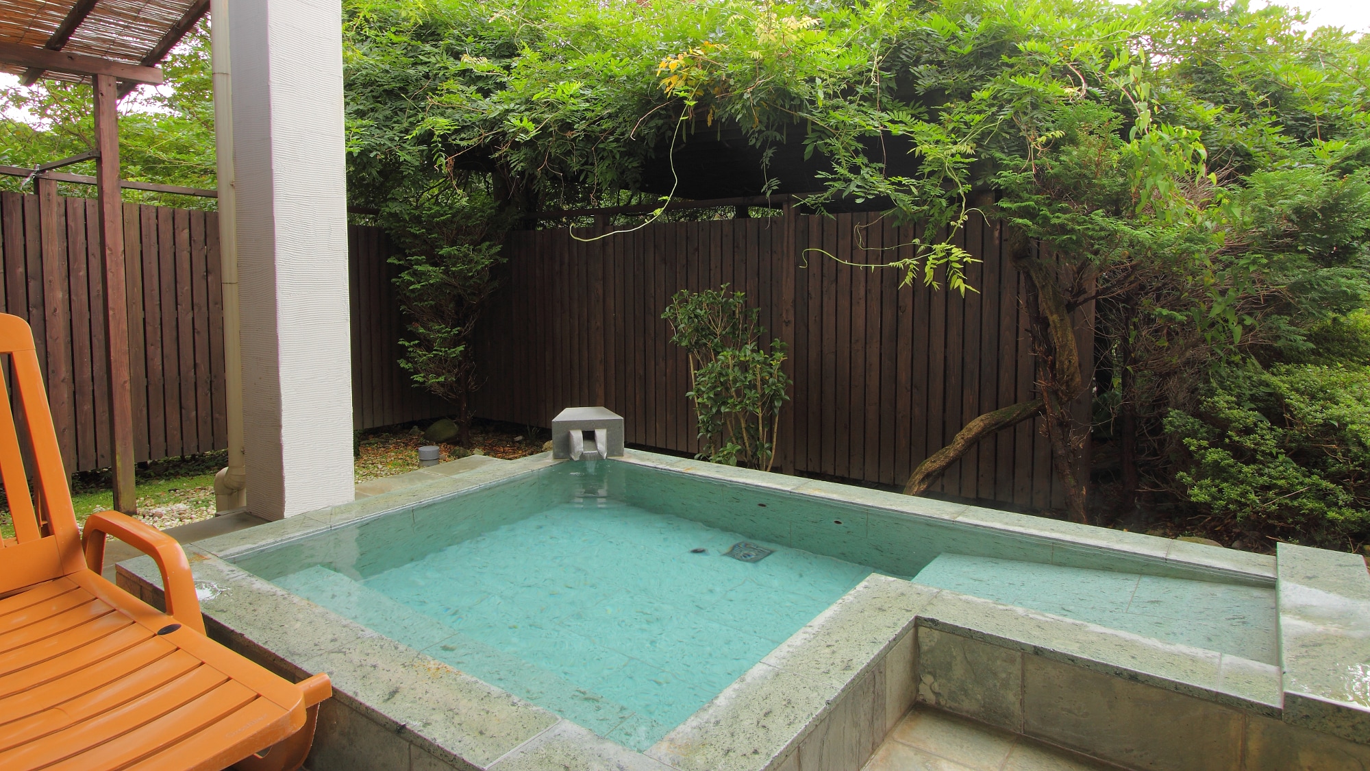 [102 Hoshikage] Granite open-air bath