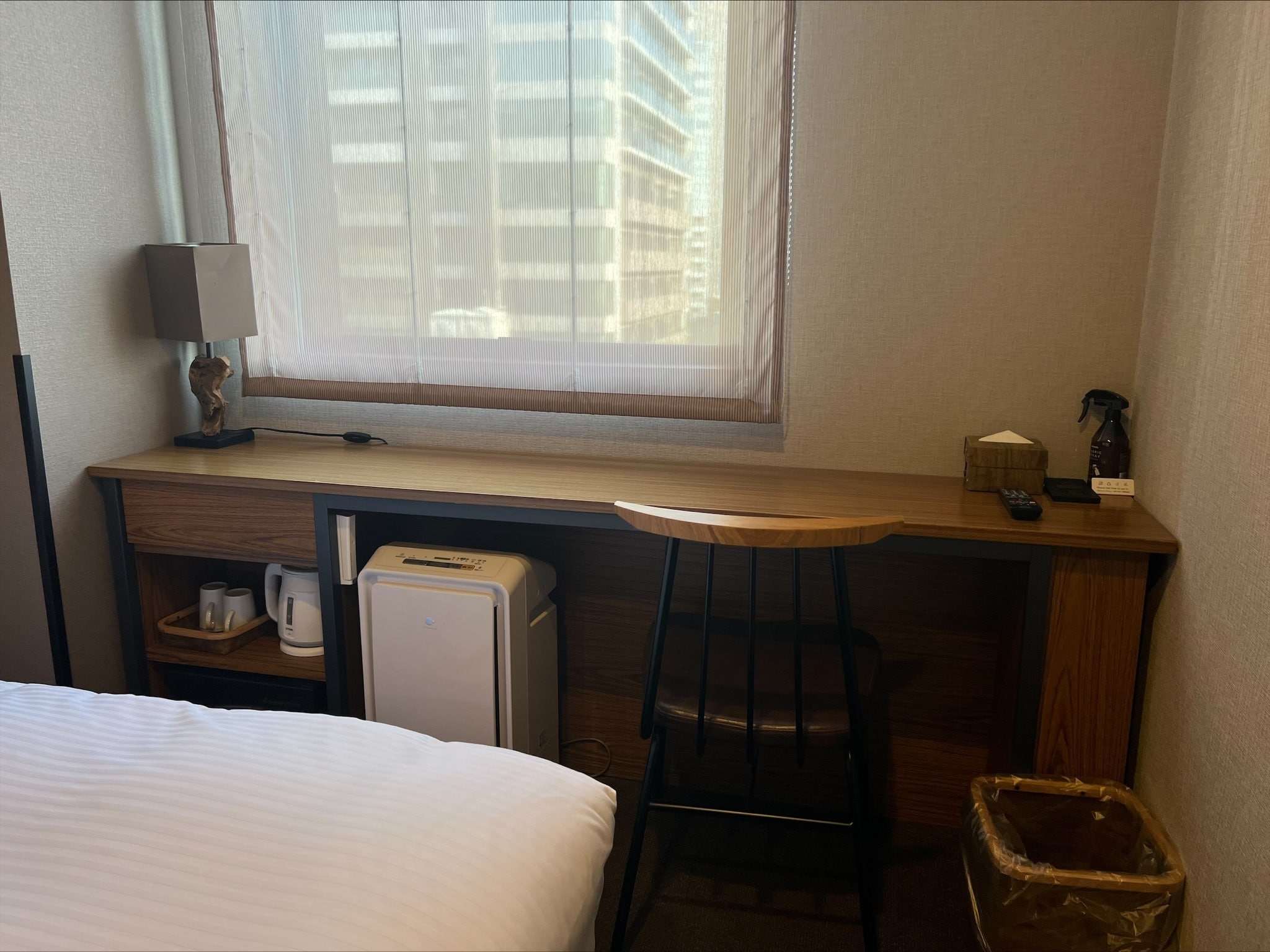 09 Twin desk area