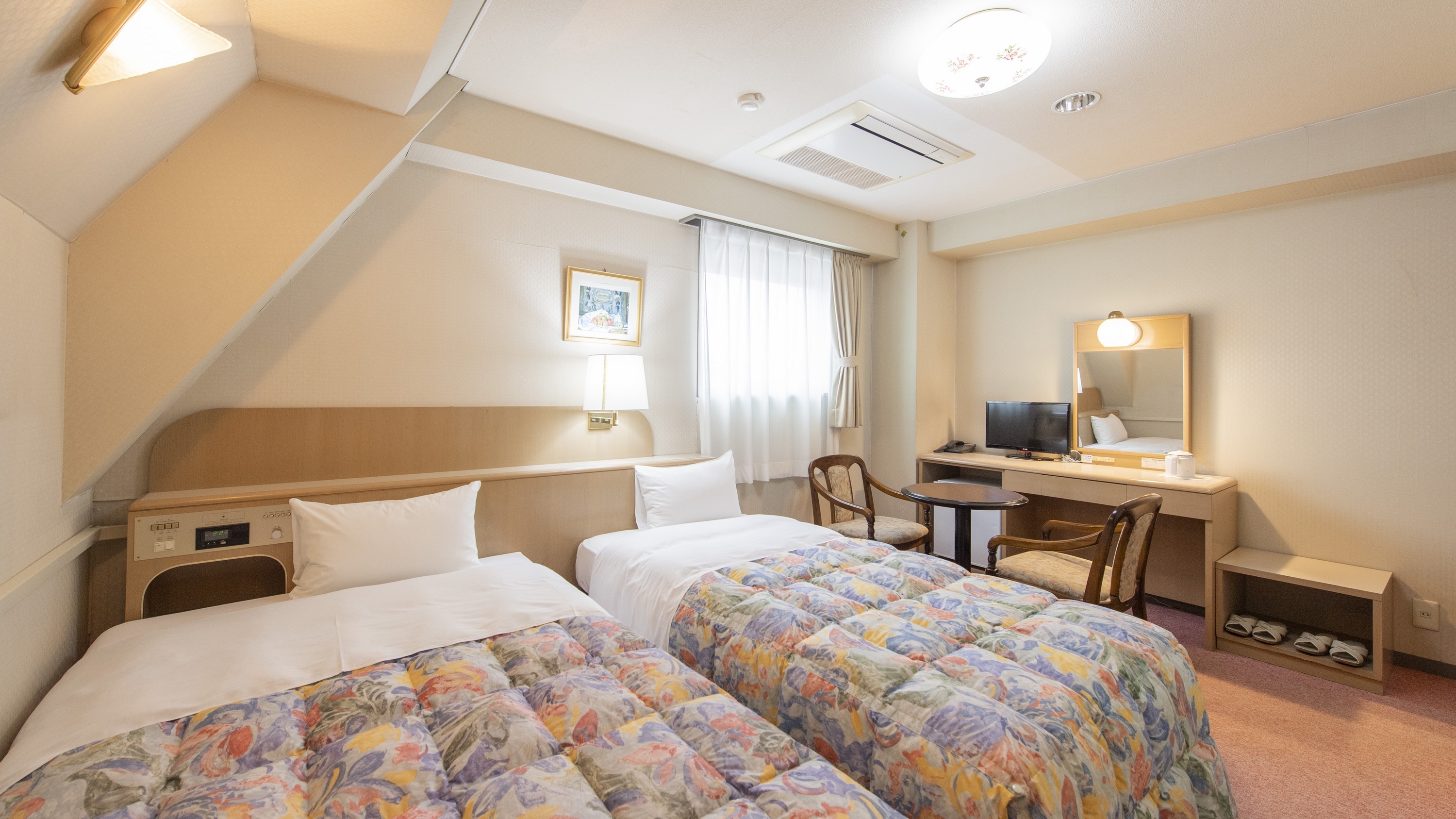A business hotel located in a quiet downtown area, 5 minutes from Iwaki Station.