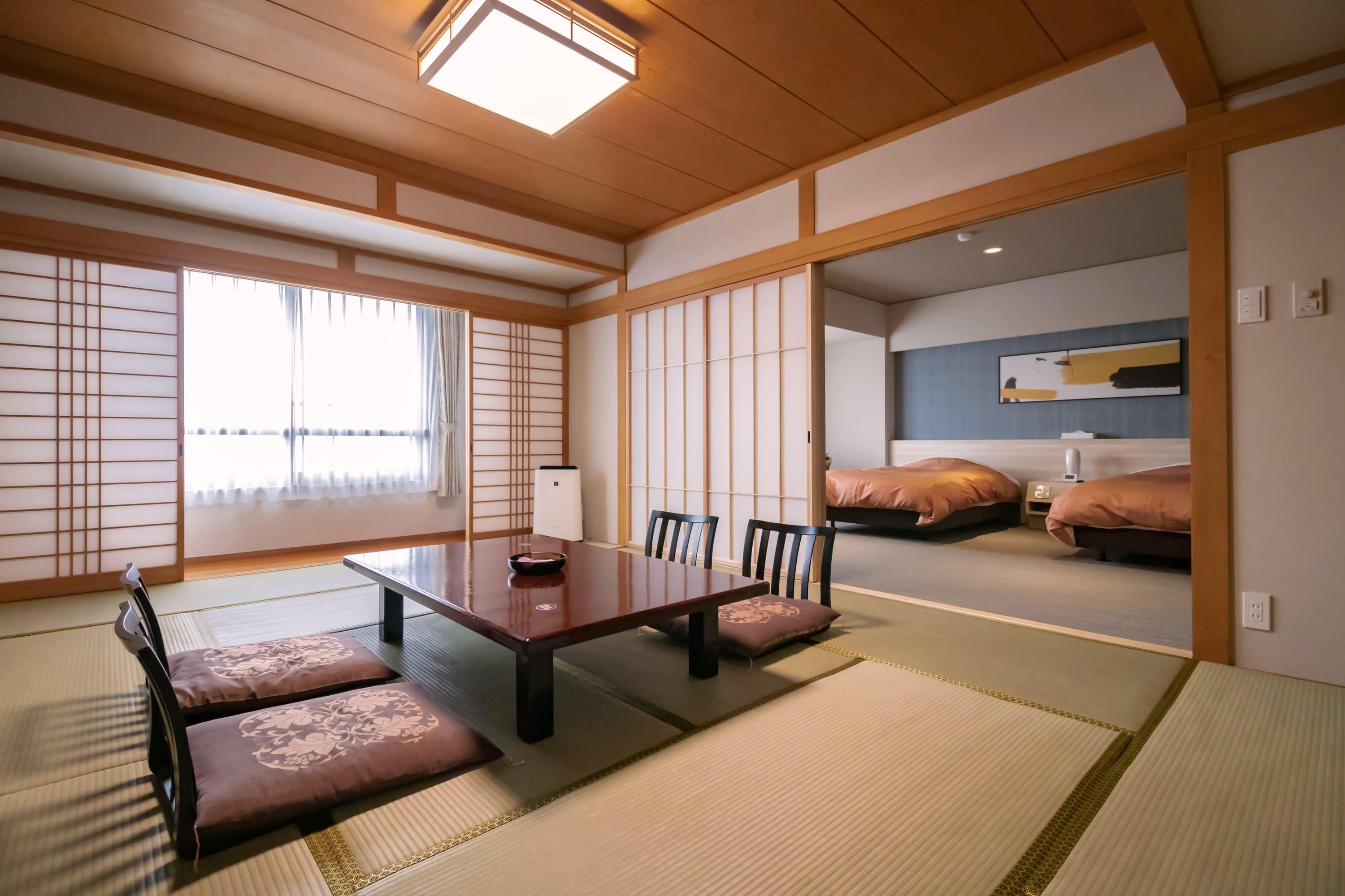 An example of a deluxe type Japanese-Western style room in the east building