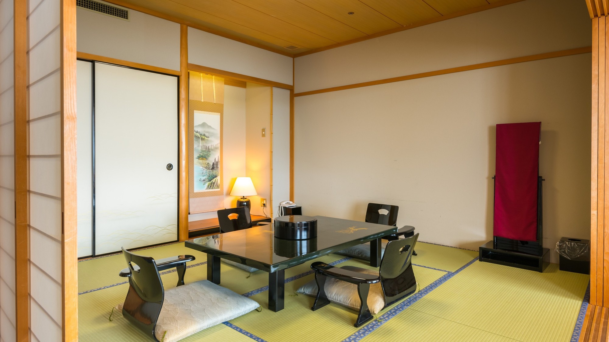 Suite Jepang dan Barat