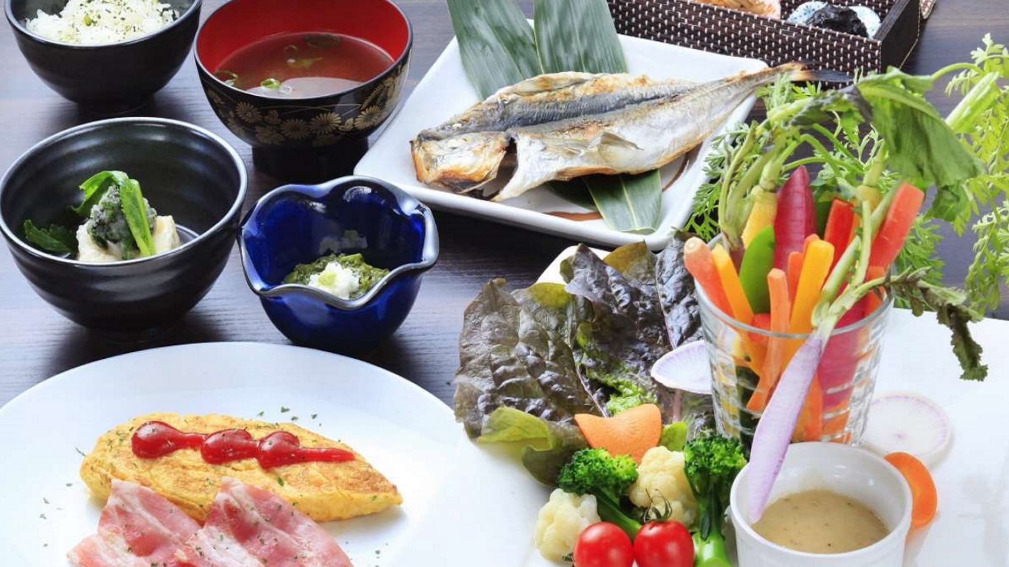 "Bữa sáng" Một bữa sáng đầy đủ dinh dưỡng được chế biến từ các loại rau theo mùa. Tận hưởng khi bắt đầu ngày mới.