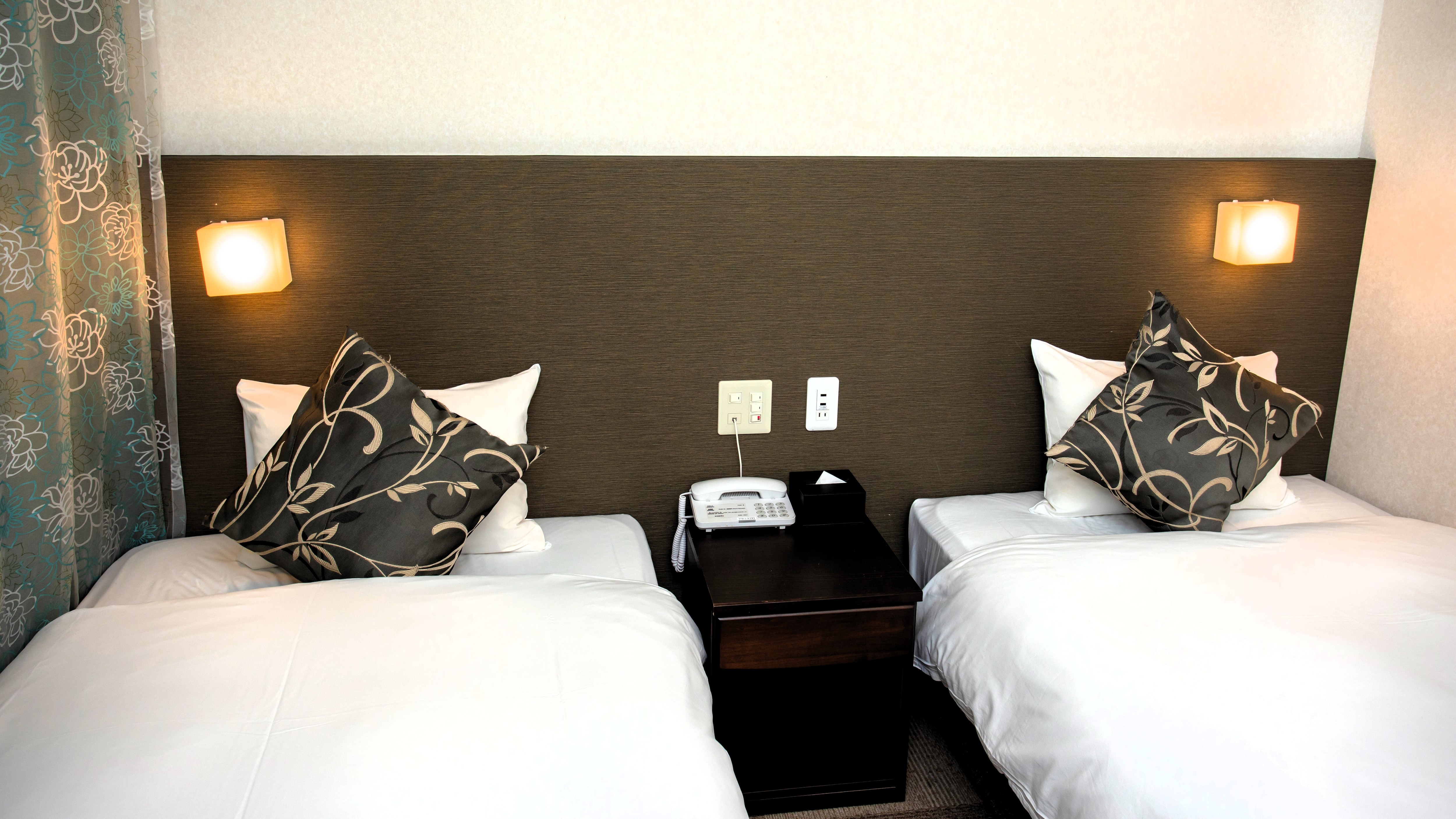 *Twin: Stylish and functional. Supporting a comfortable stay. <Guest room image>